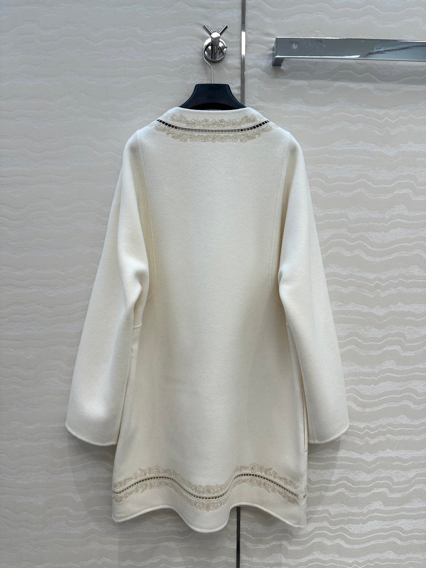 Herm 25f embroidered coat