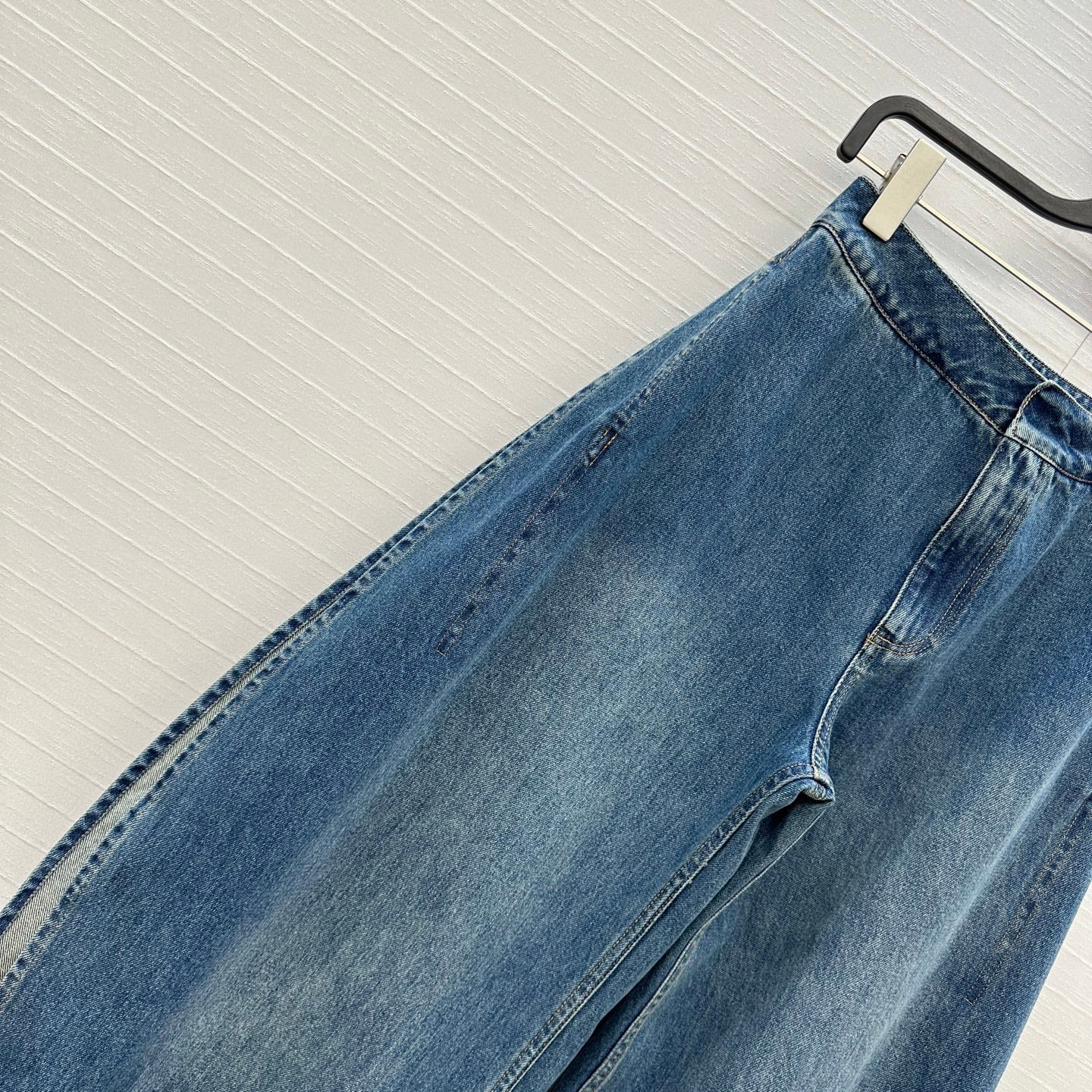 Alai 25fw all-match jeans