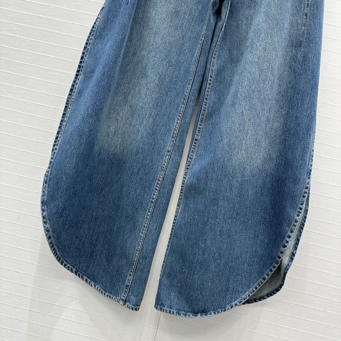 Alai 25fw all-match jeans