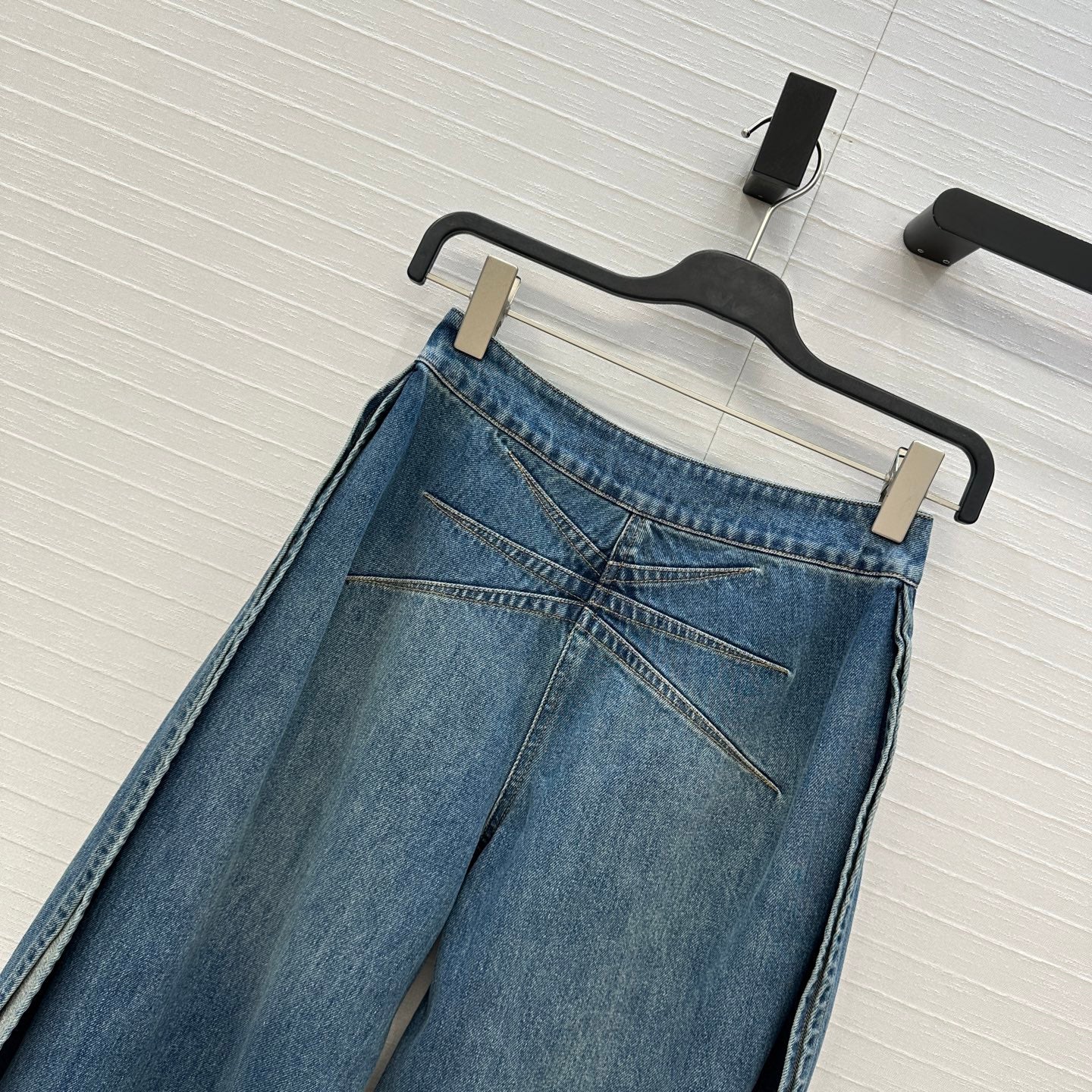 Alai 25fw all-match jeans