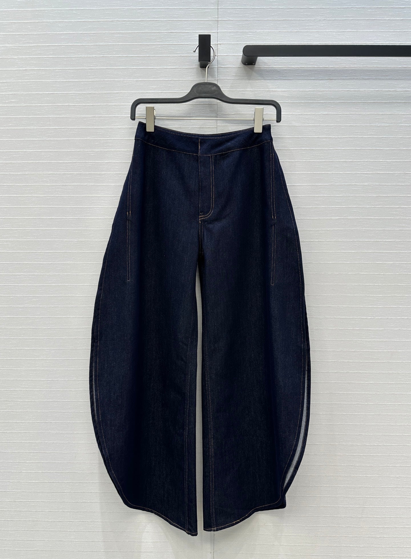 Alai 25fw all-match jeans