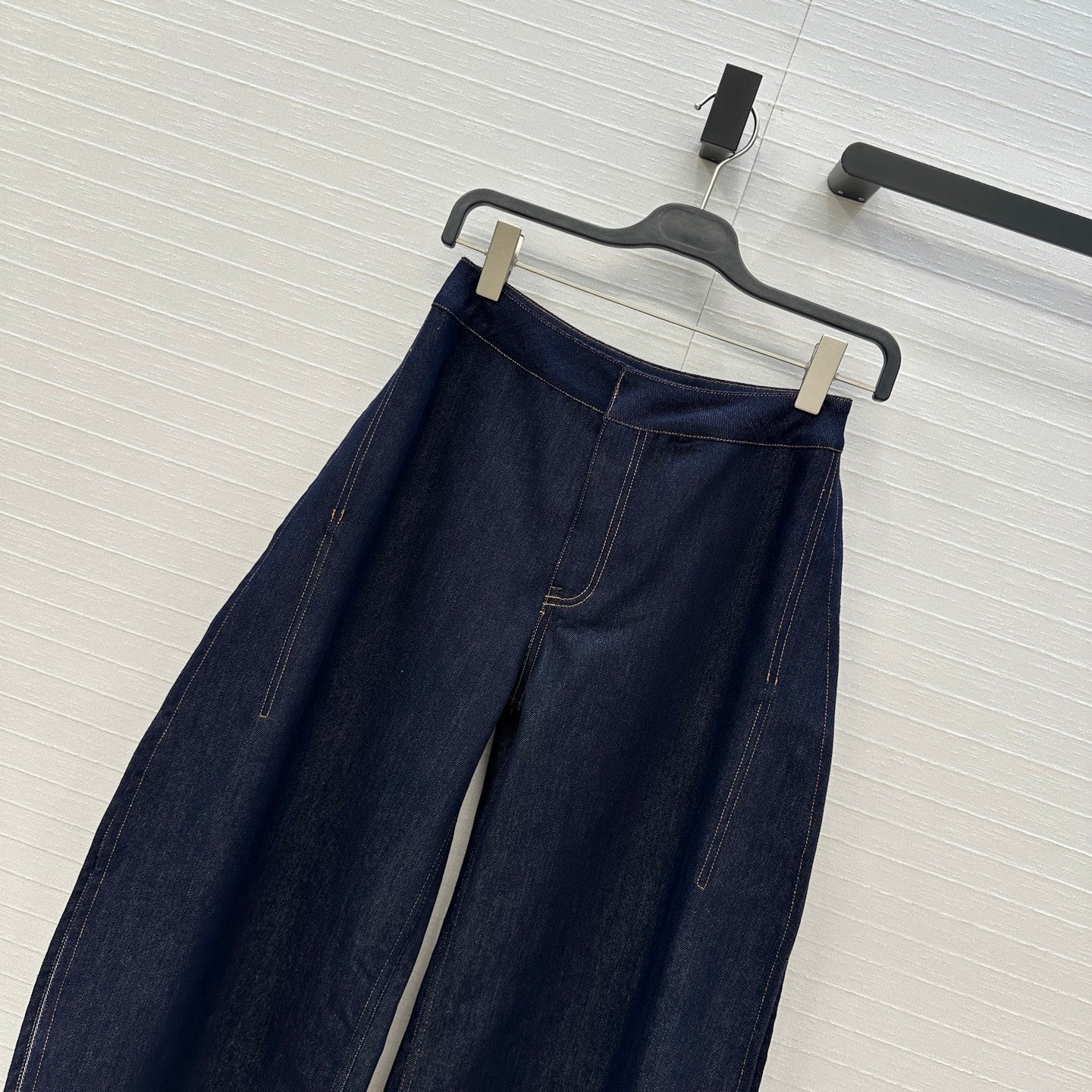 Alai 25fw all-match jeans