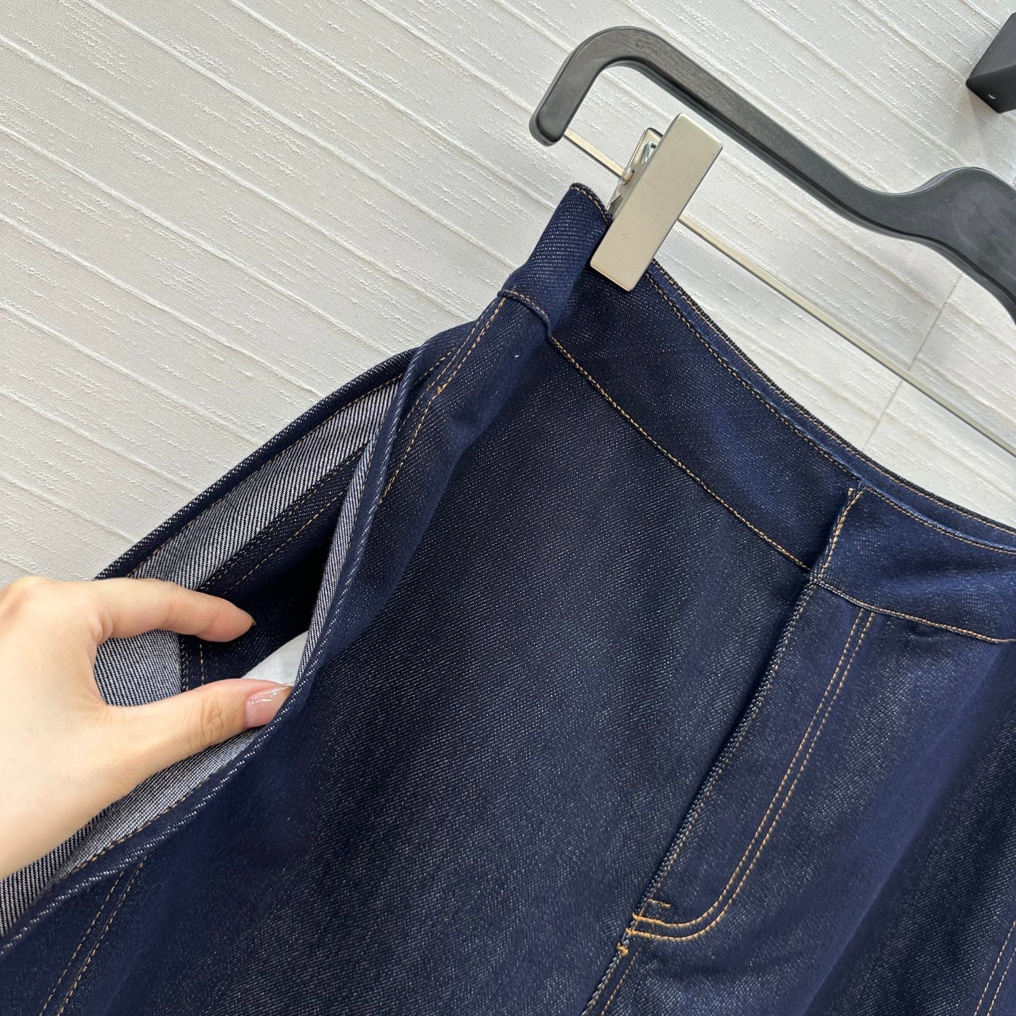 Alai 25fw all-match jeans