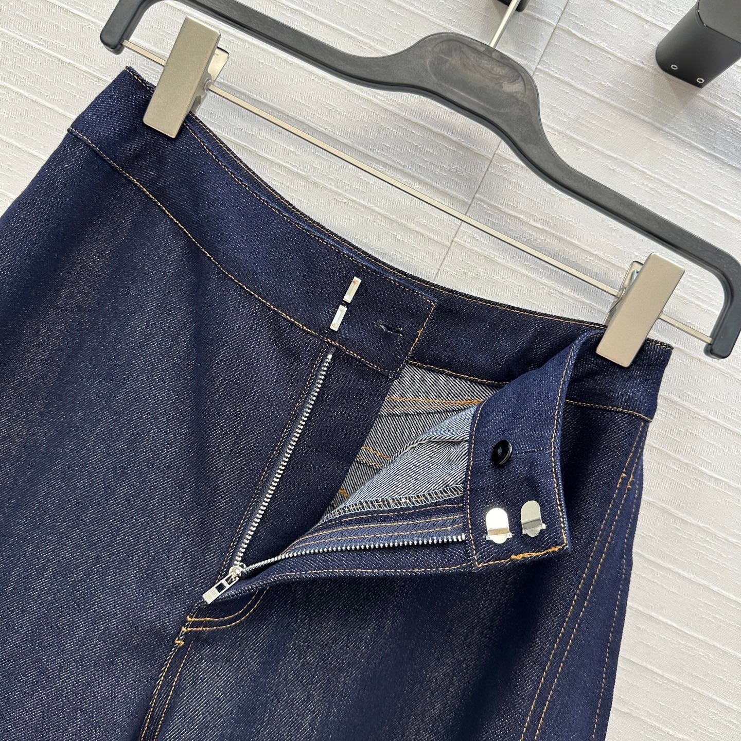 Alai 25fw all-match jeans