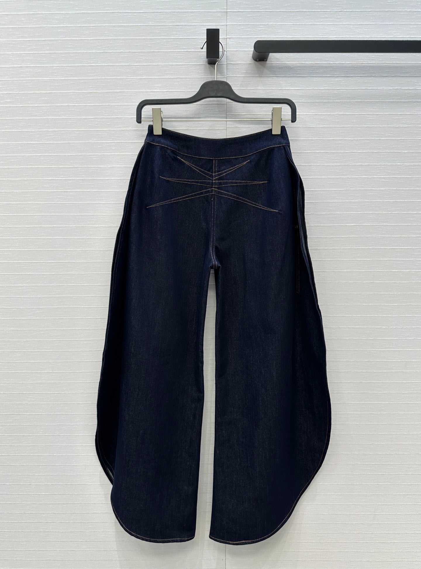 Alai 25fw all-match jeans
