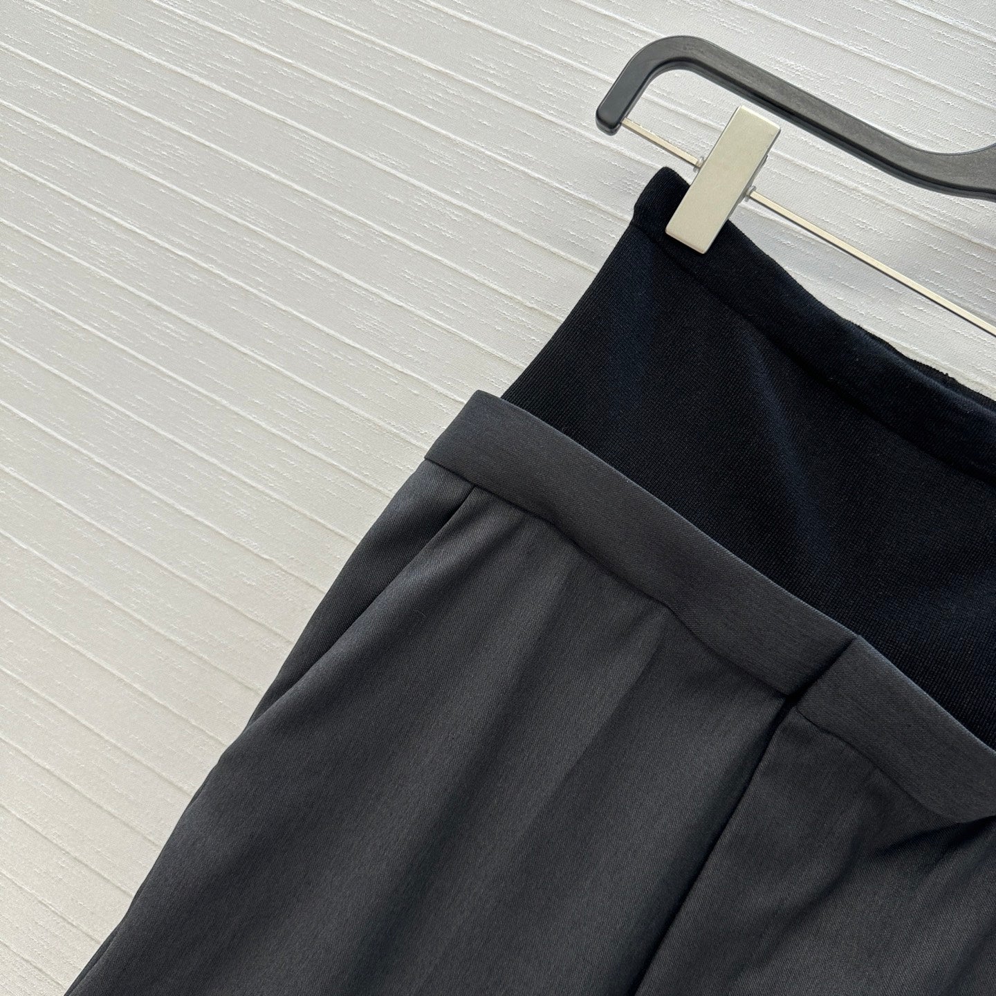 Alai 25fw splicing pants