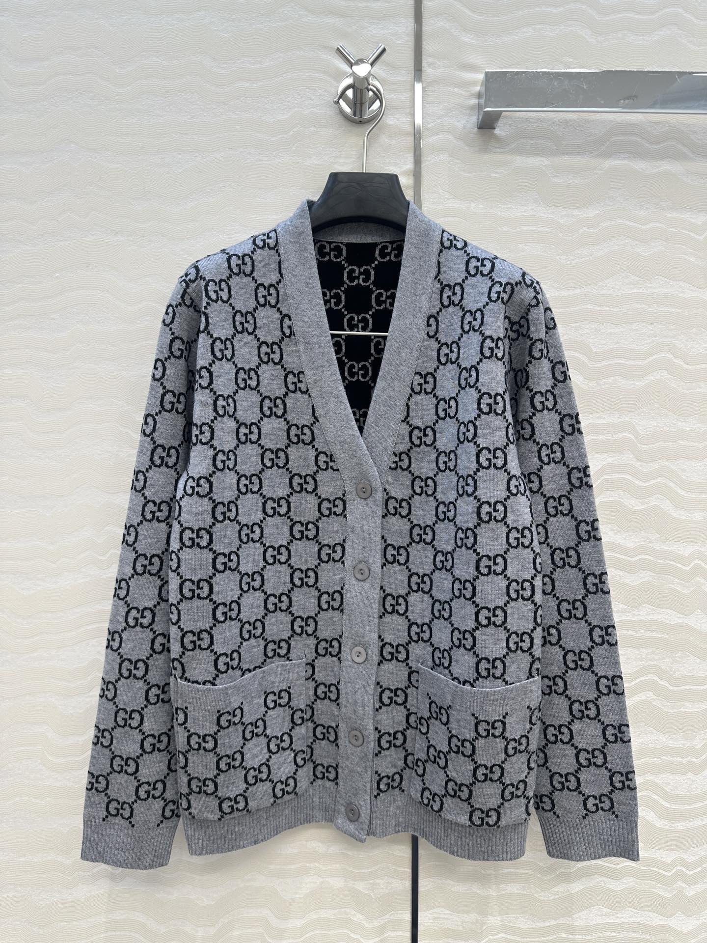Guc 25fw reversible cardigan