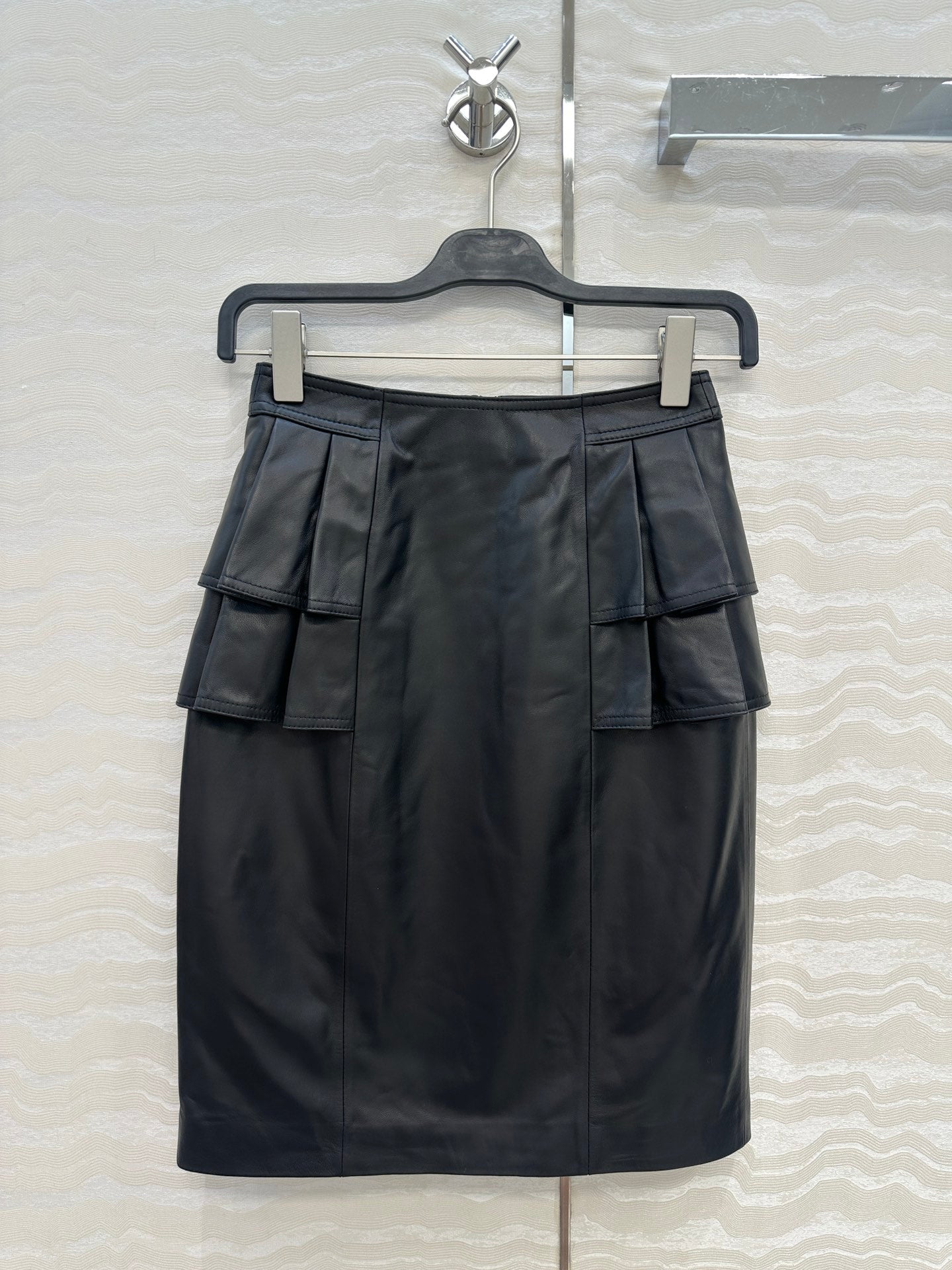 Louis 25fw leather skirt