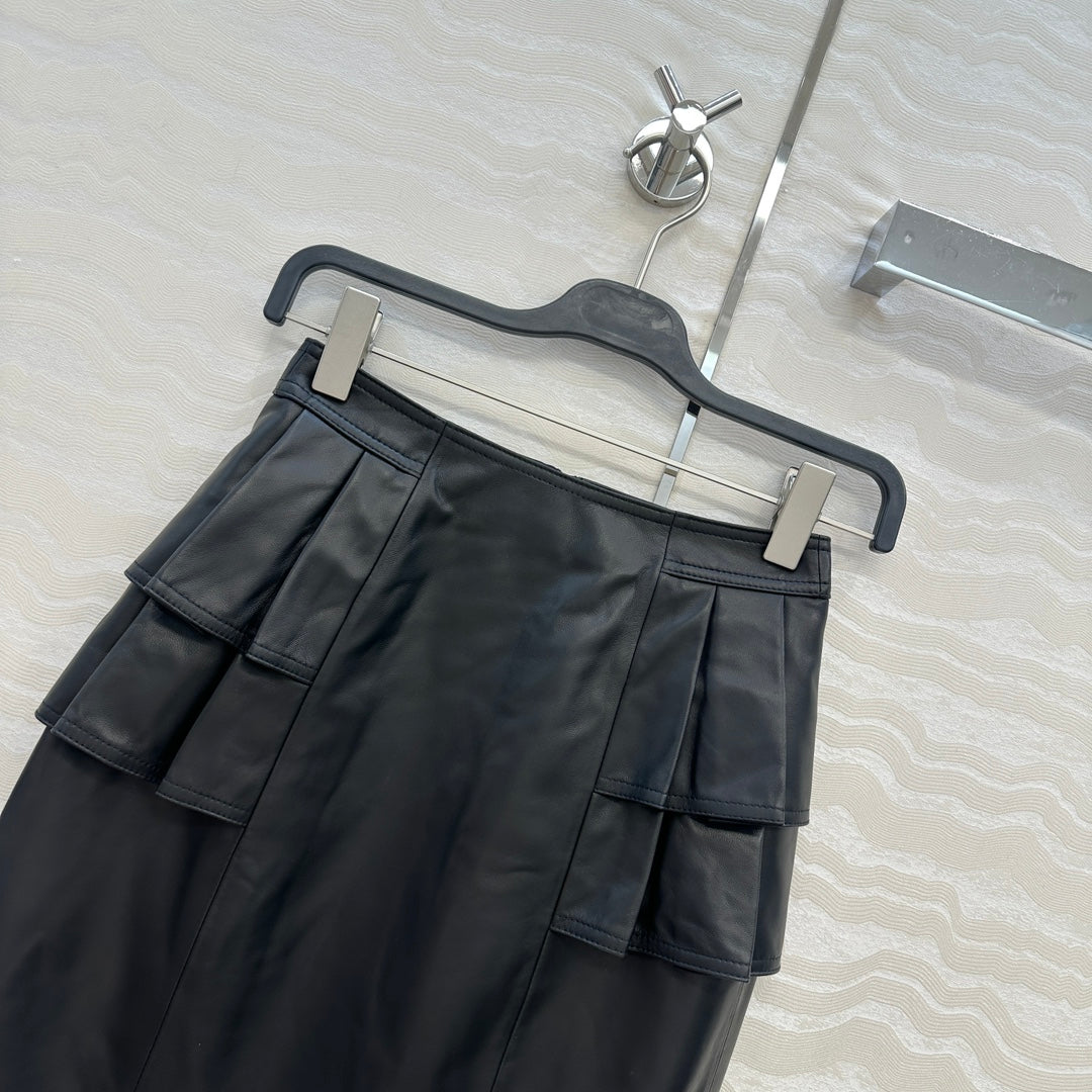 Louis 25fw leather skirt