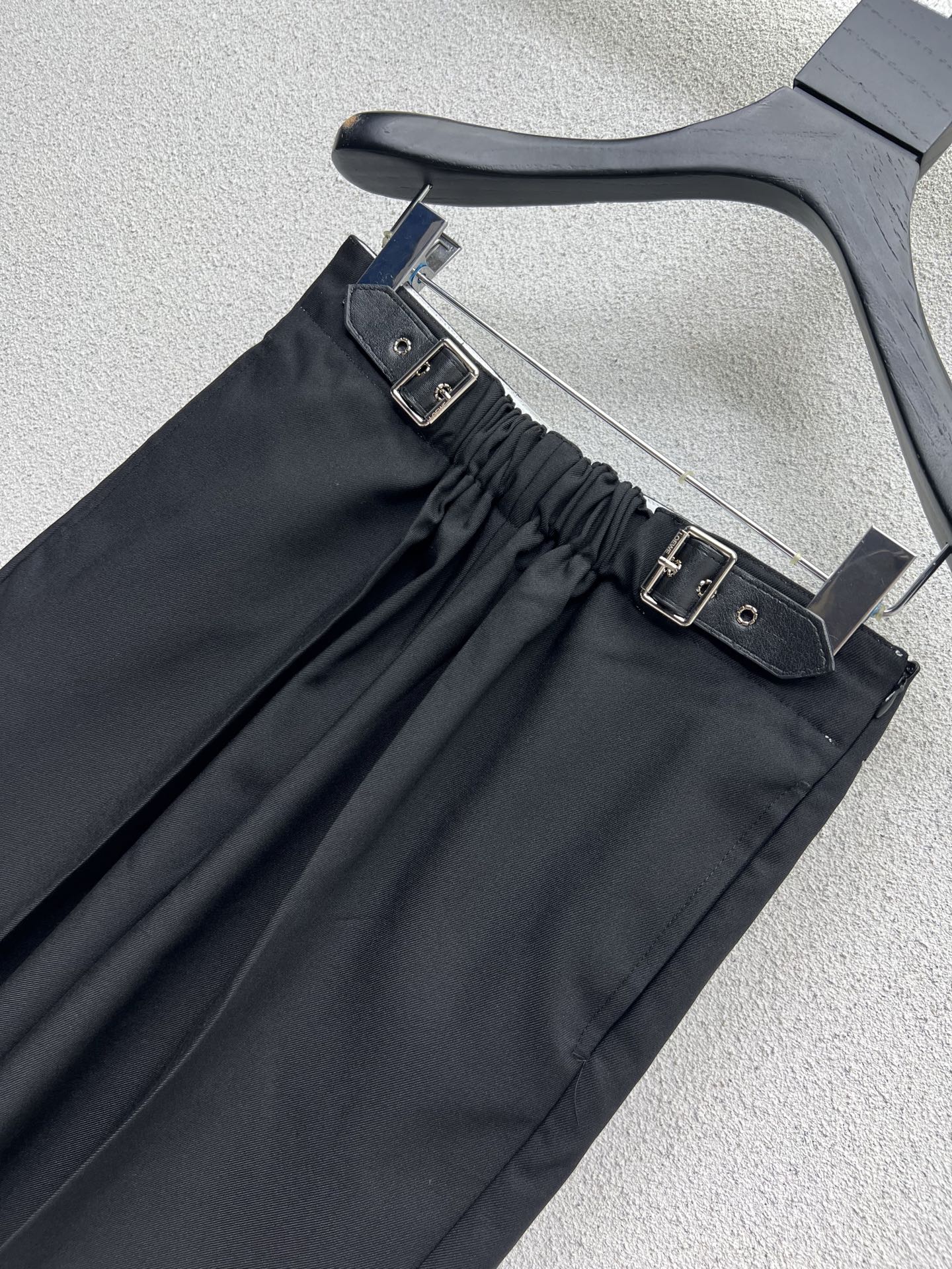 Loe 25fw leisure short