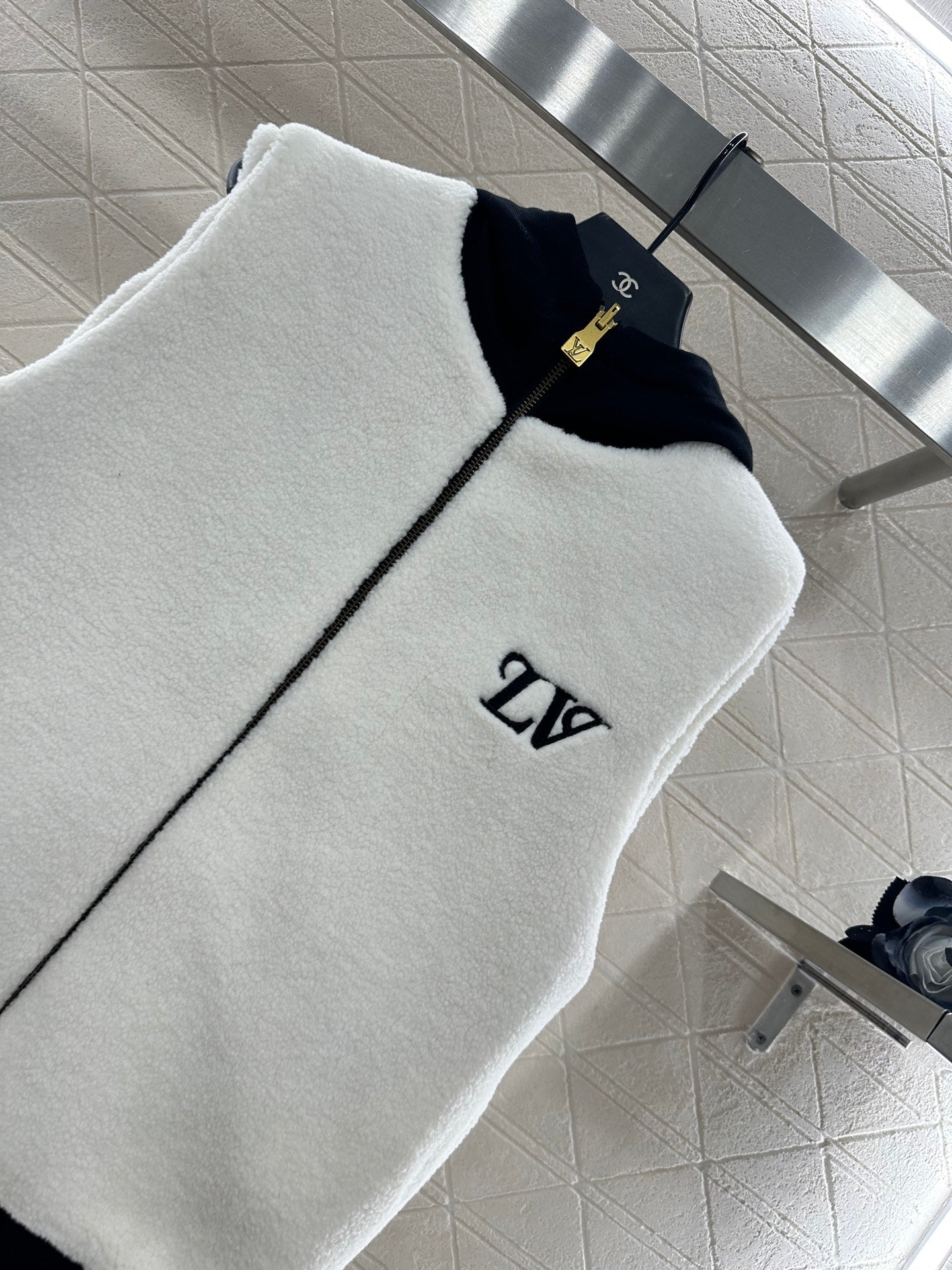 Louis 25fw reversible vest