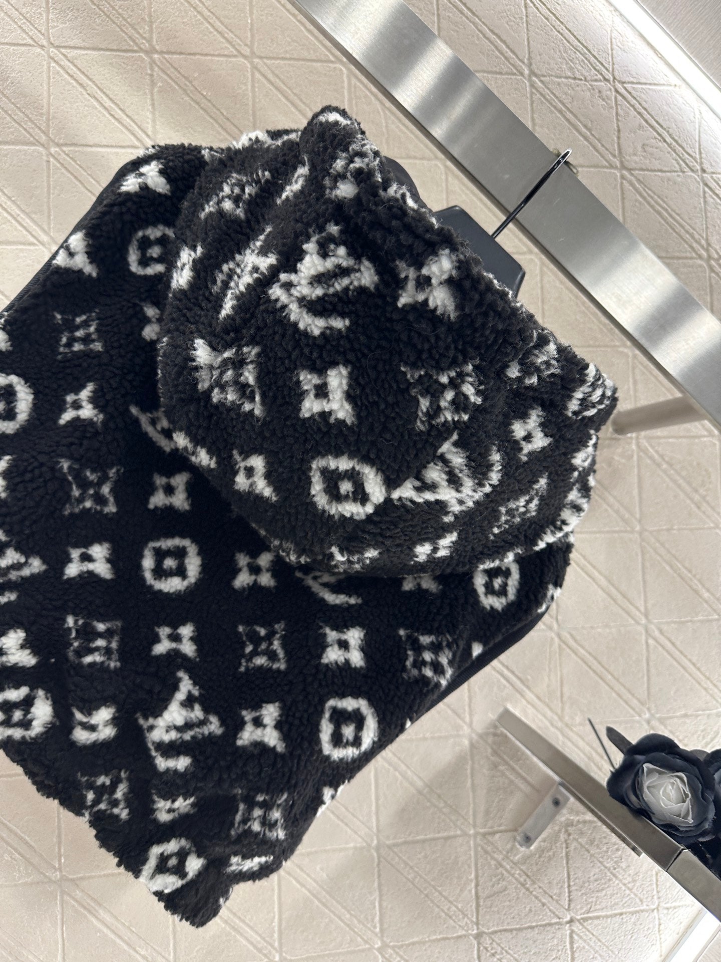 Louis 25fw all-match vest