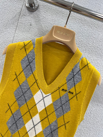 Miu 25fw knitted vest