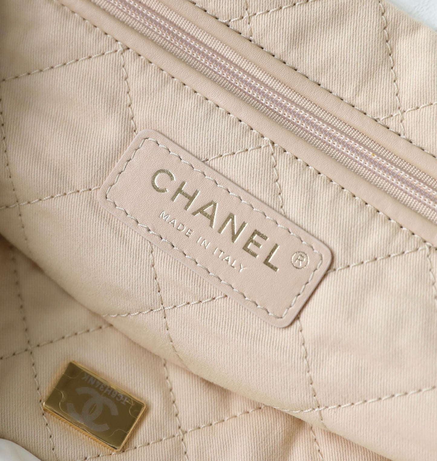 chan 22bag white