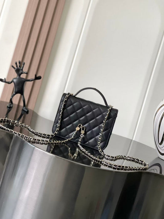 Ch 25c shoulder bag