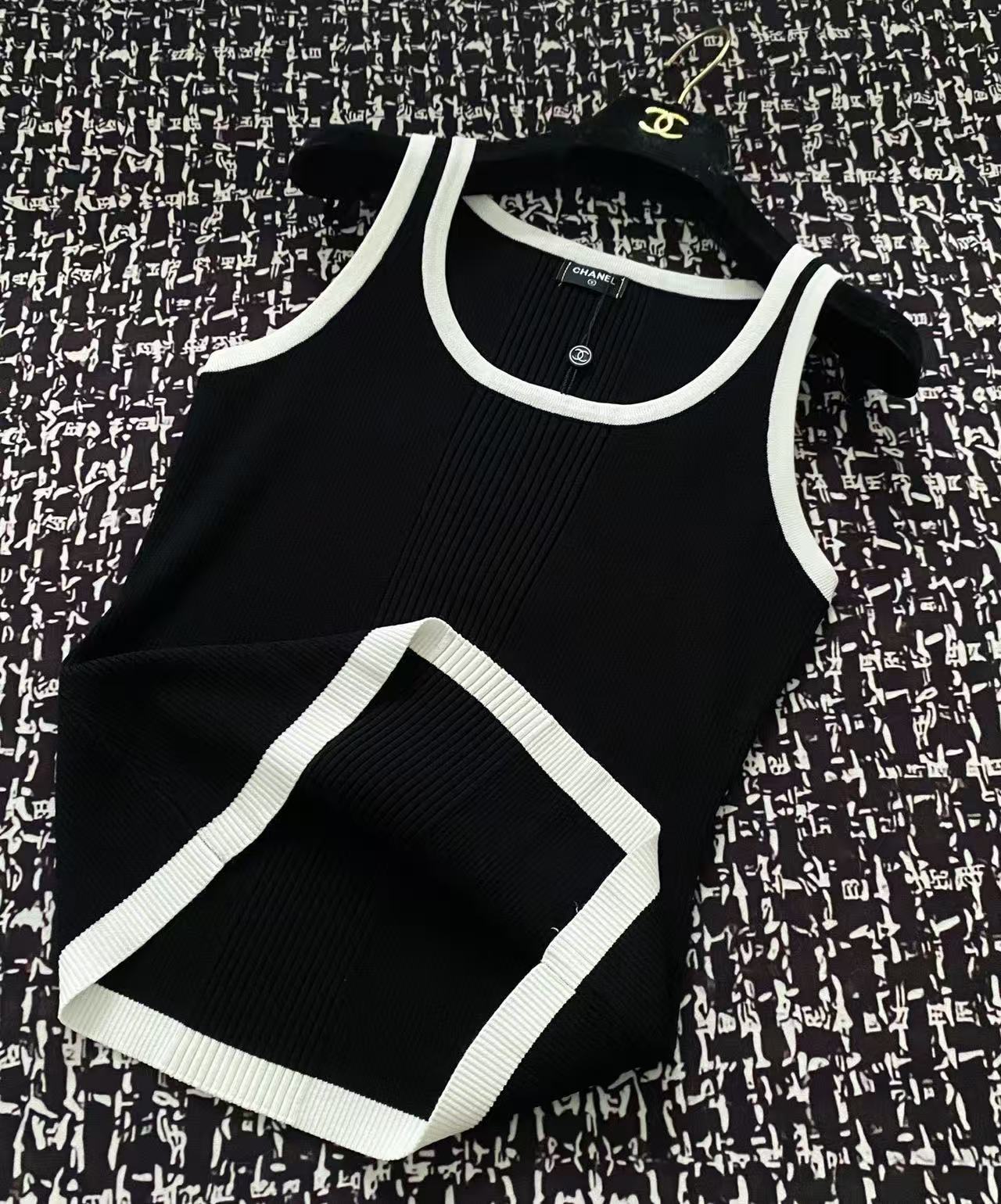 ch 25ss knitted vest