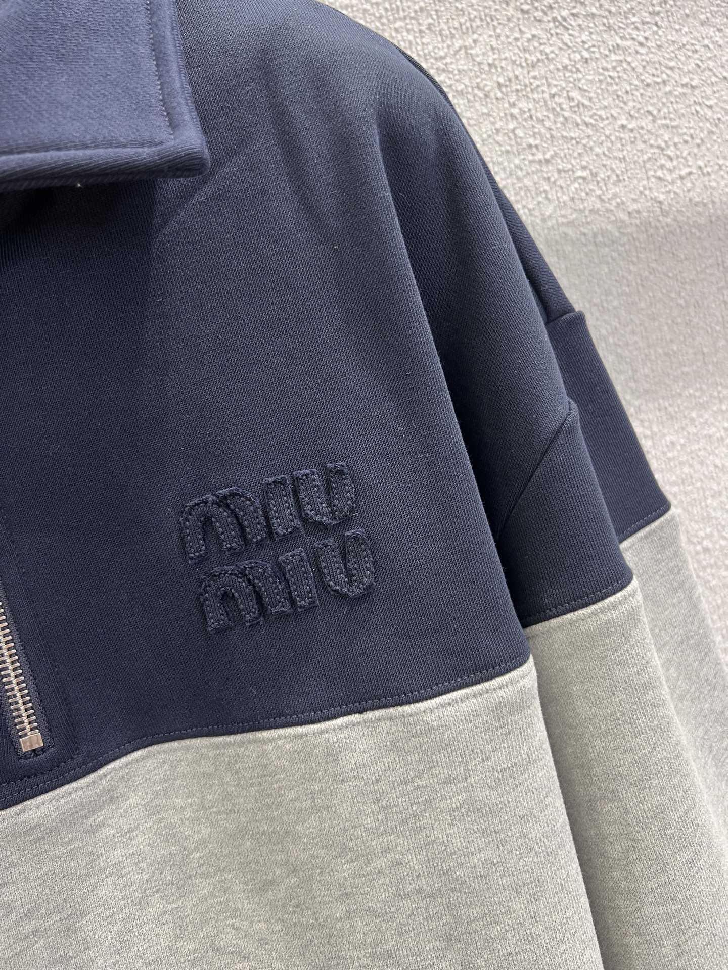 Miu 25fw lapel sweatshirt