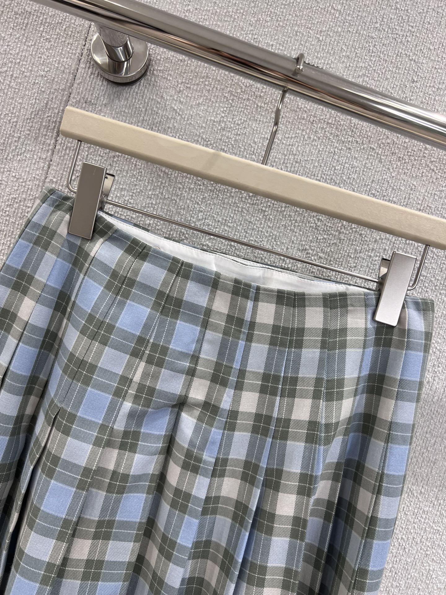 Loe 25fw plaid skirt