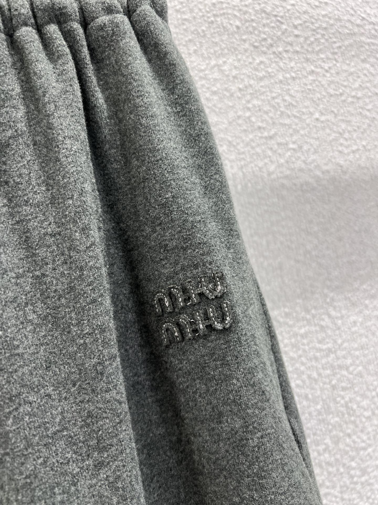 Miu 25fw drawstring casual pants