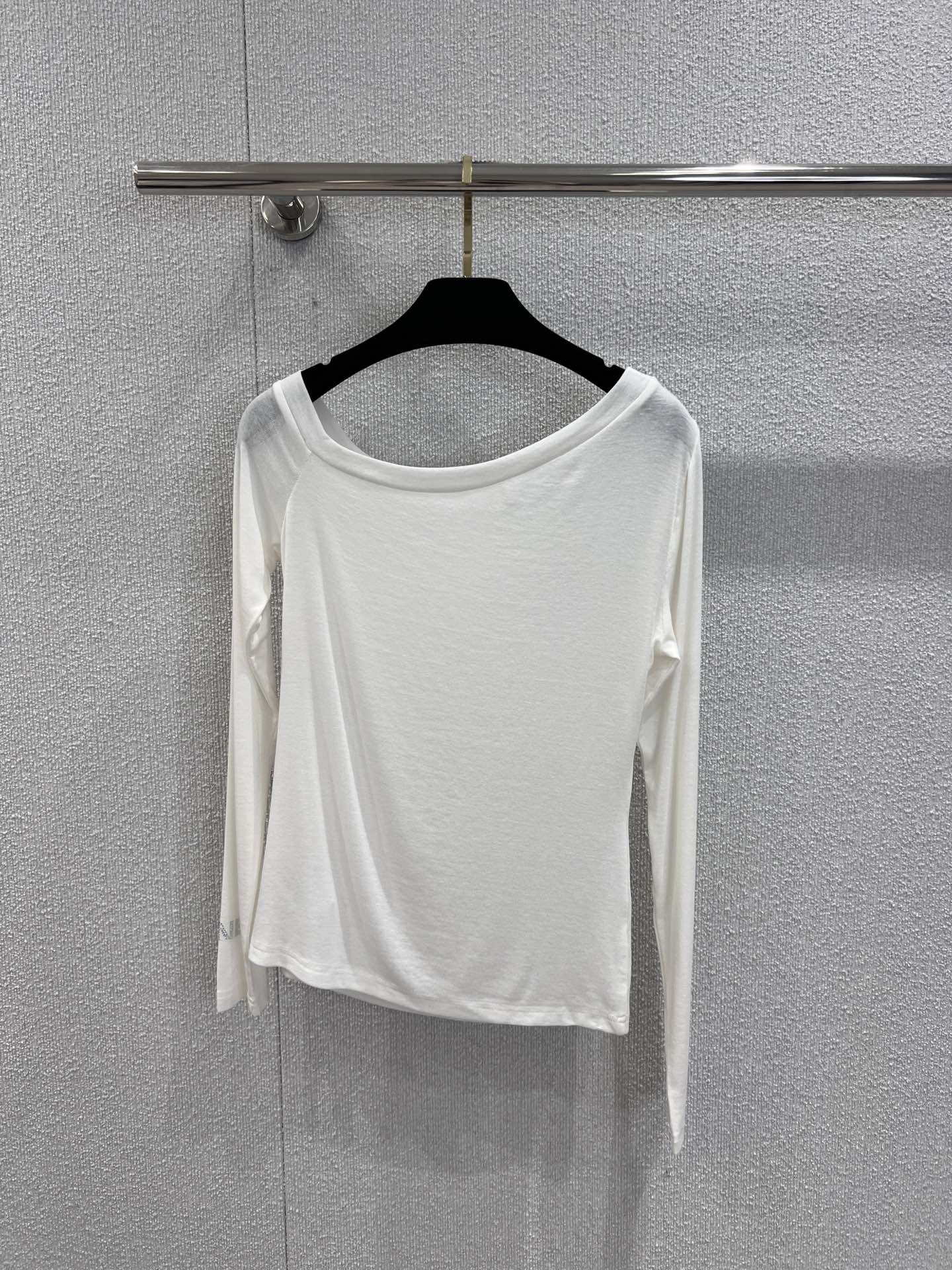 Chan 25fw off-shoulder top