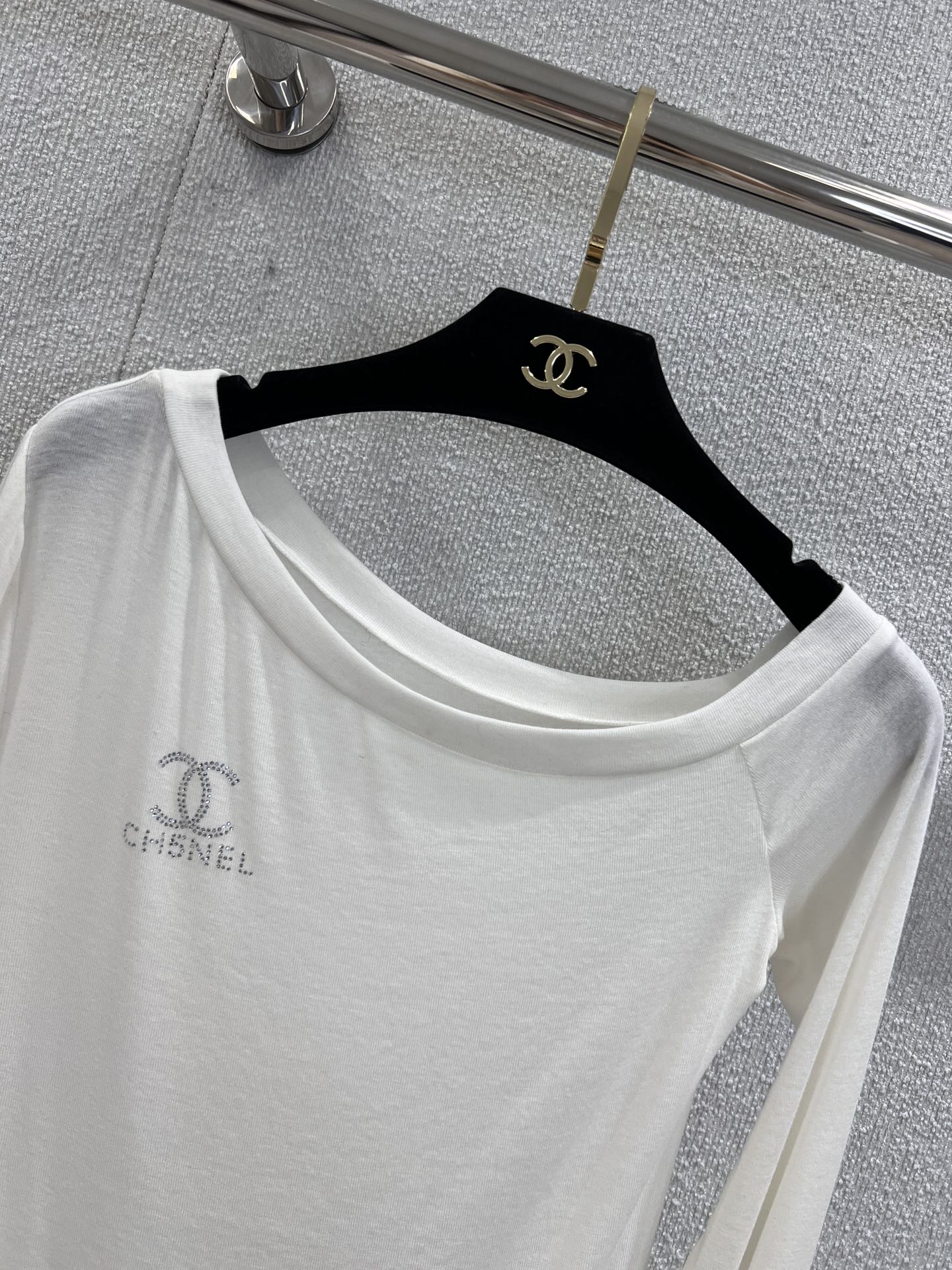 Chan 25fw off-shoulder top