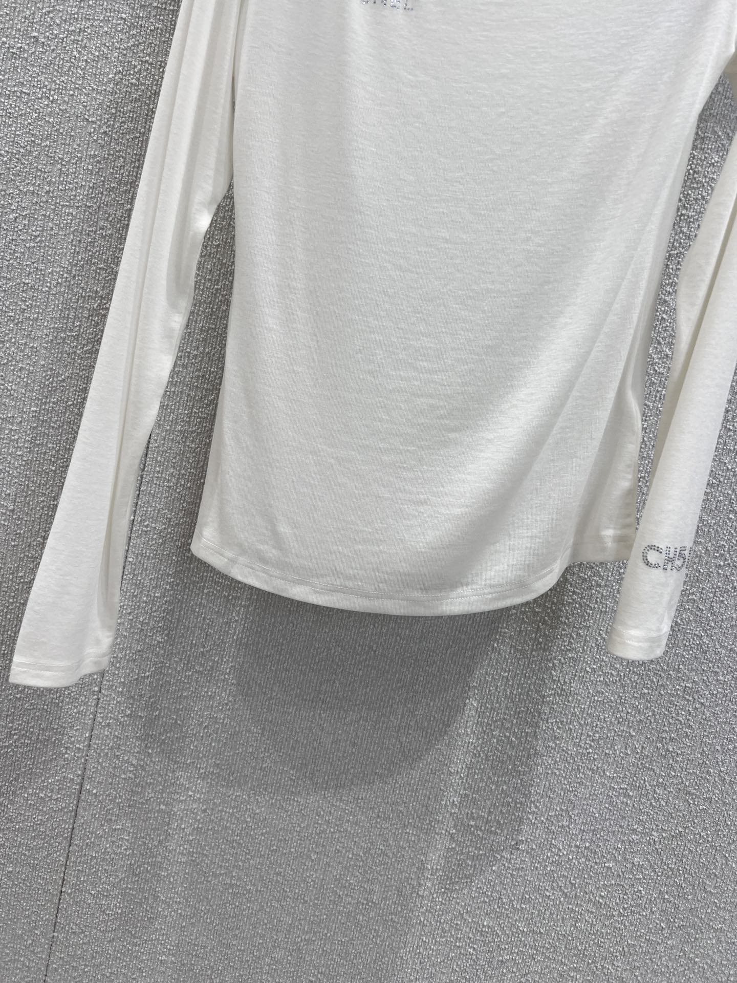 Chan 25fw off-shoulder top