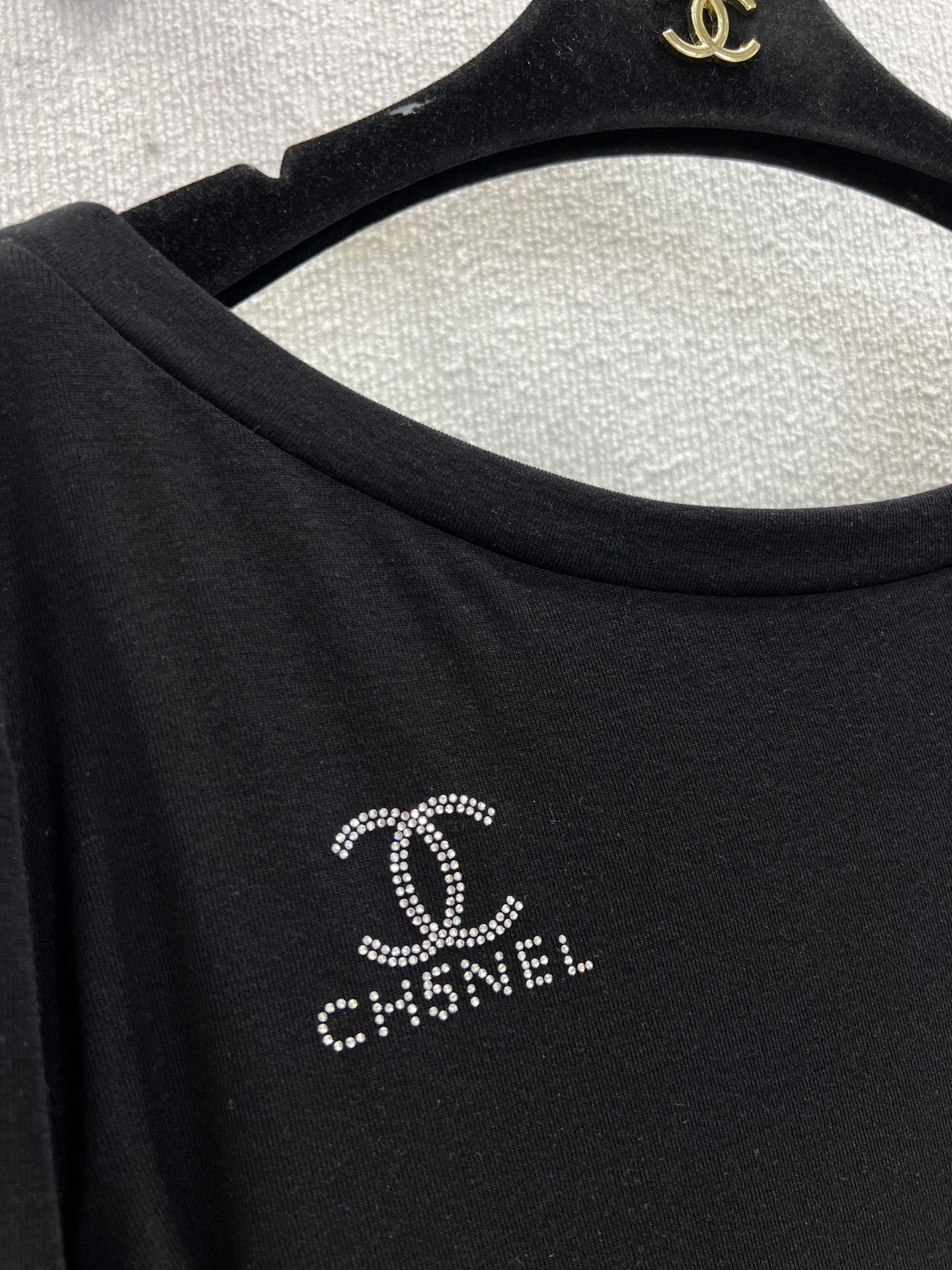 Chan 25fw off-shoulder top