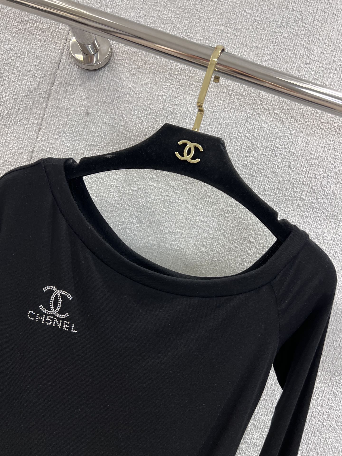 Chan 25fw off-shoulder top