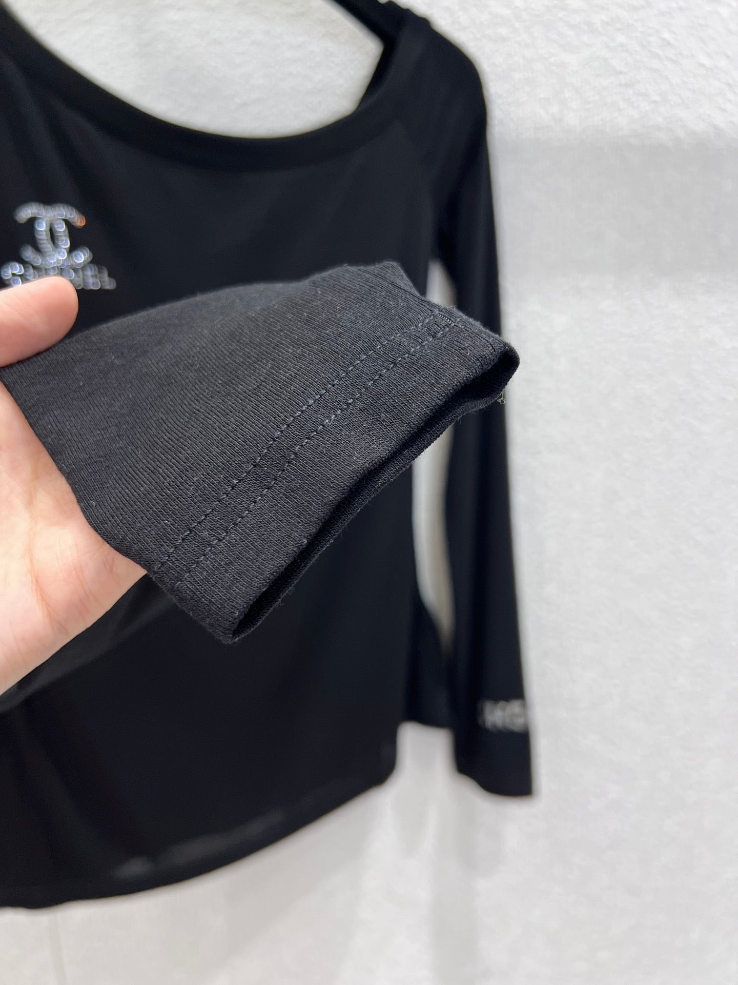 Chan 25fw off-shoulder top