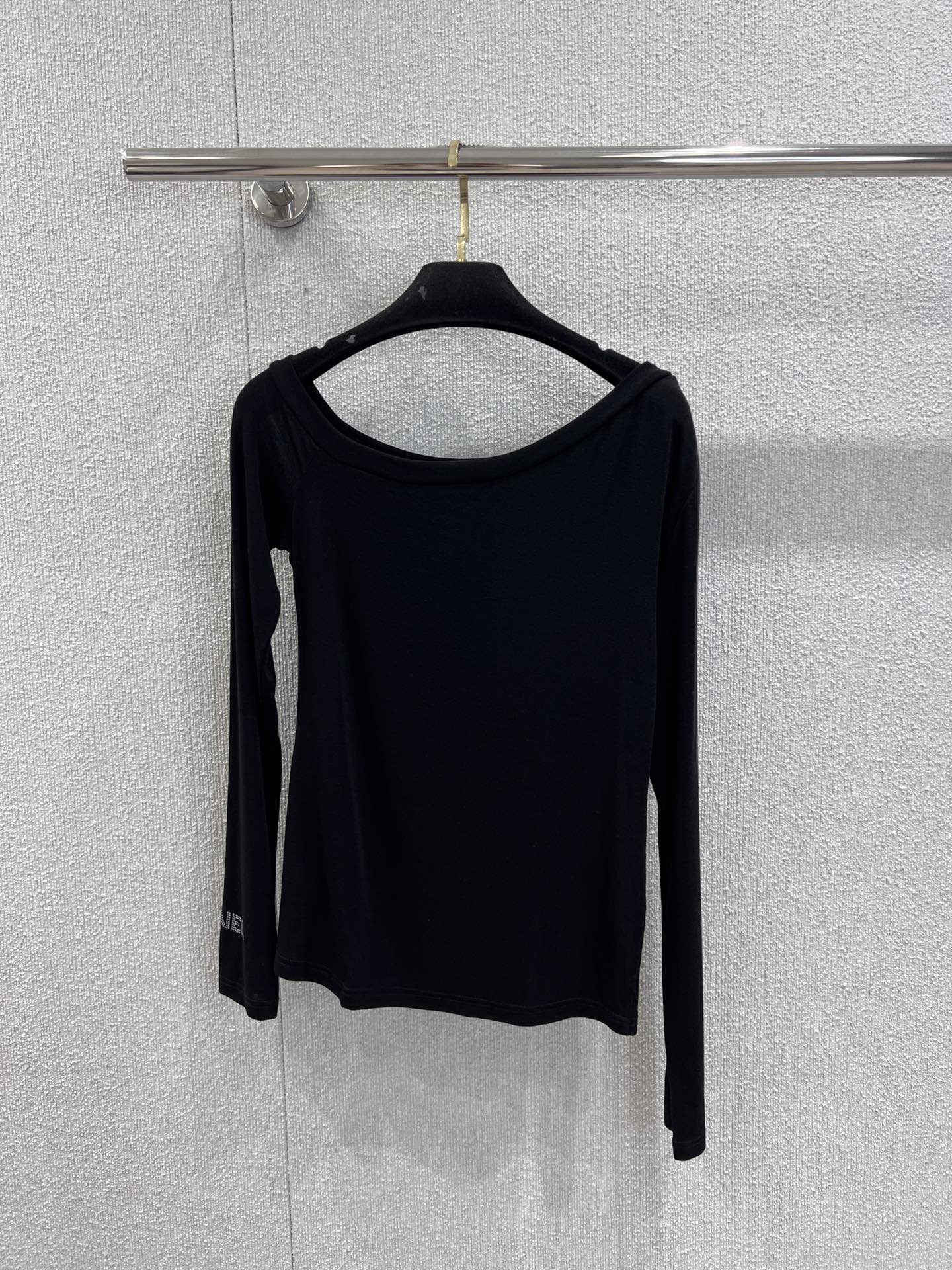 Chan 25fw off-shoulder top
