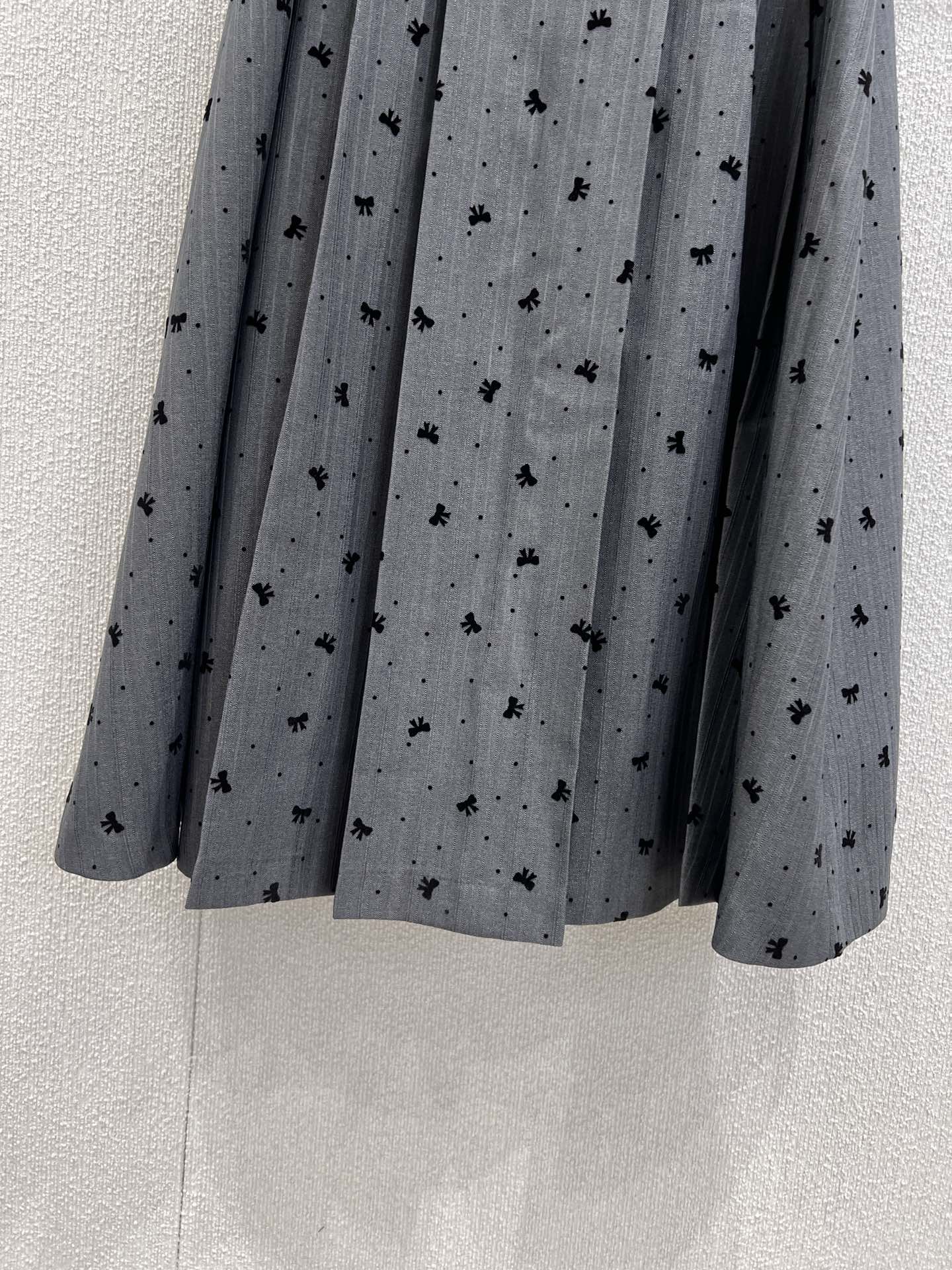 Miu 25ss pleated skirt