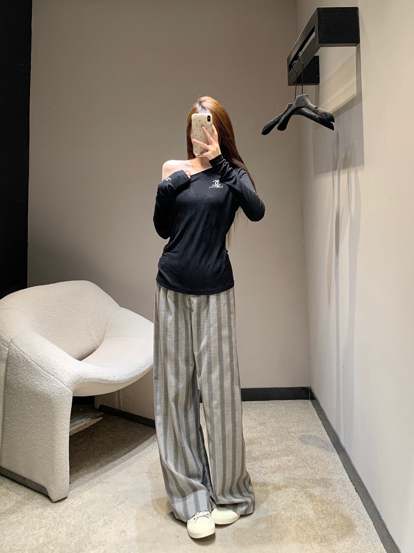 Chan 25fw off-shoulder top