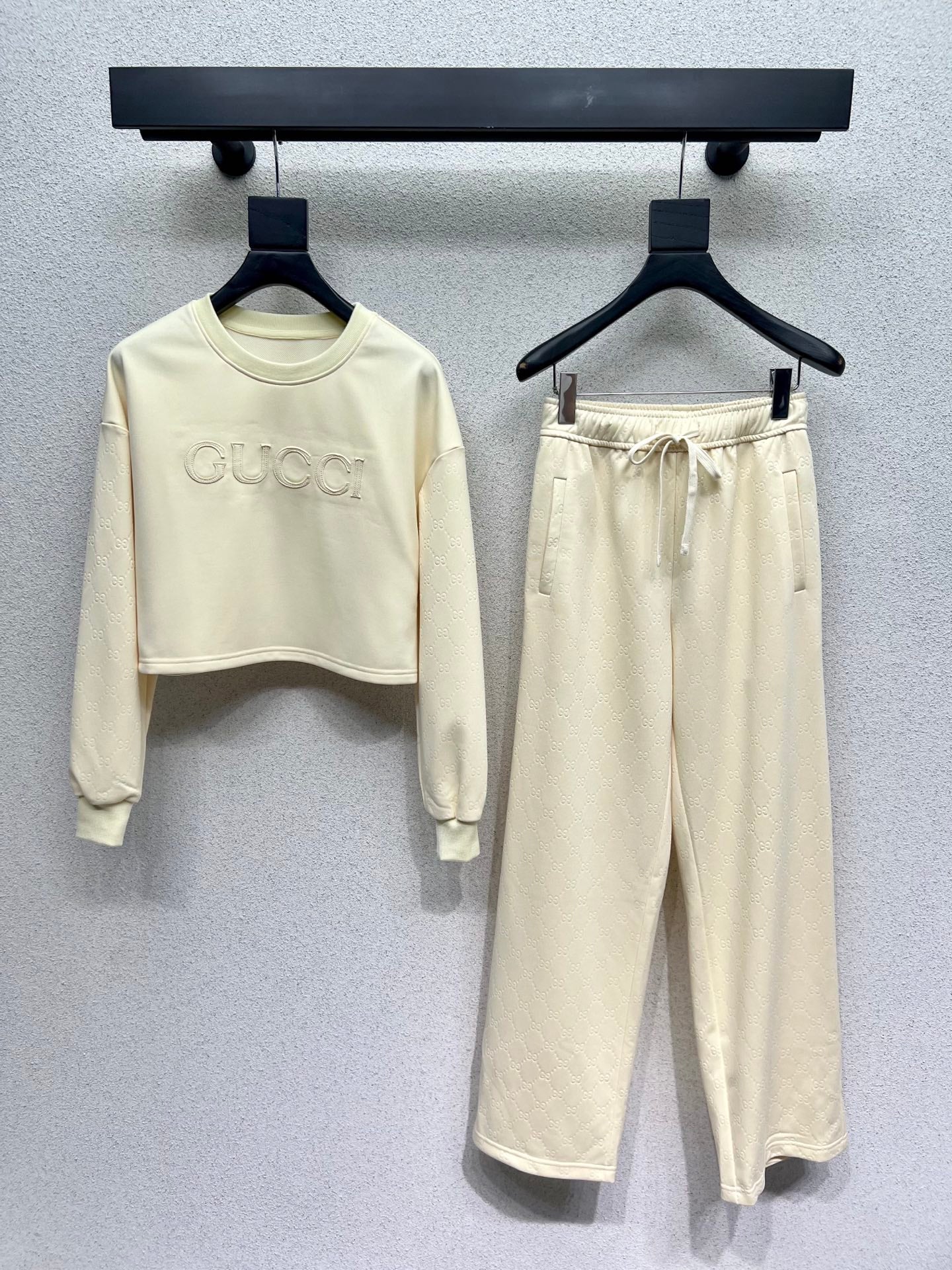 Guc 25fw embossed tracksuit