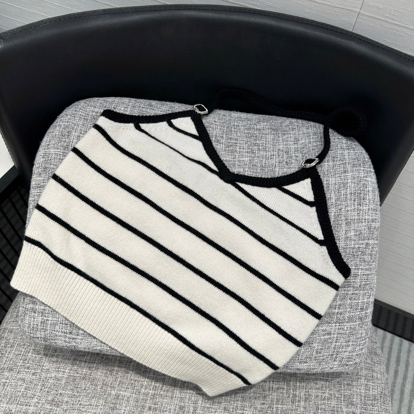 ch 25ss knitted vest
