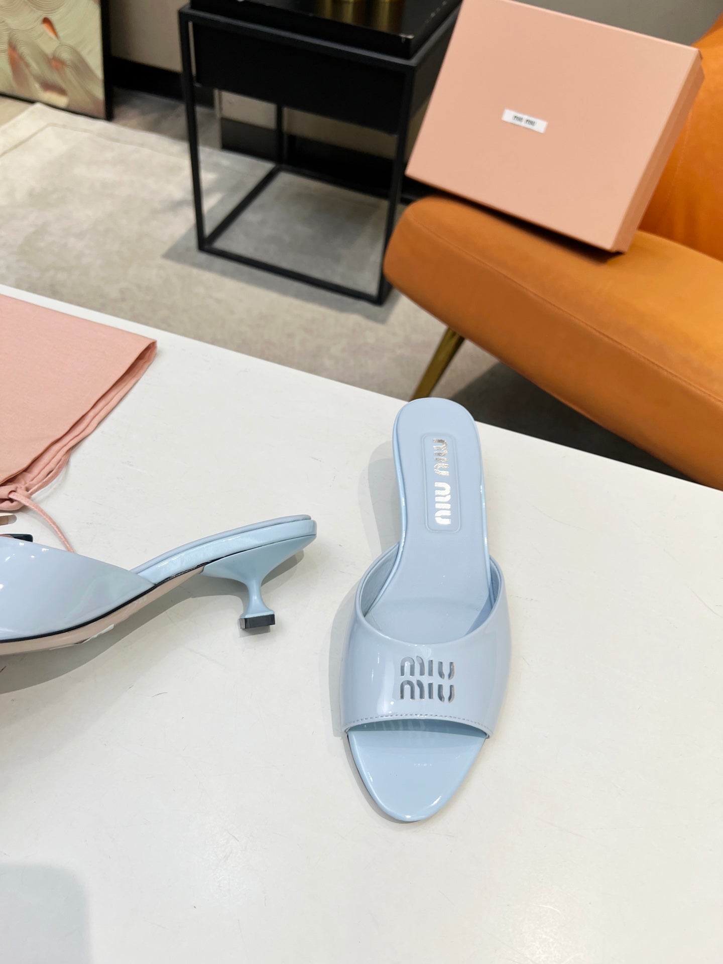 MI leather slippers