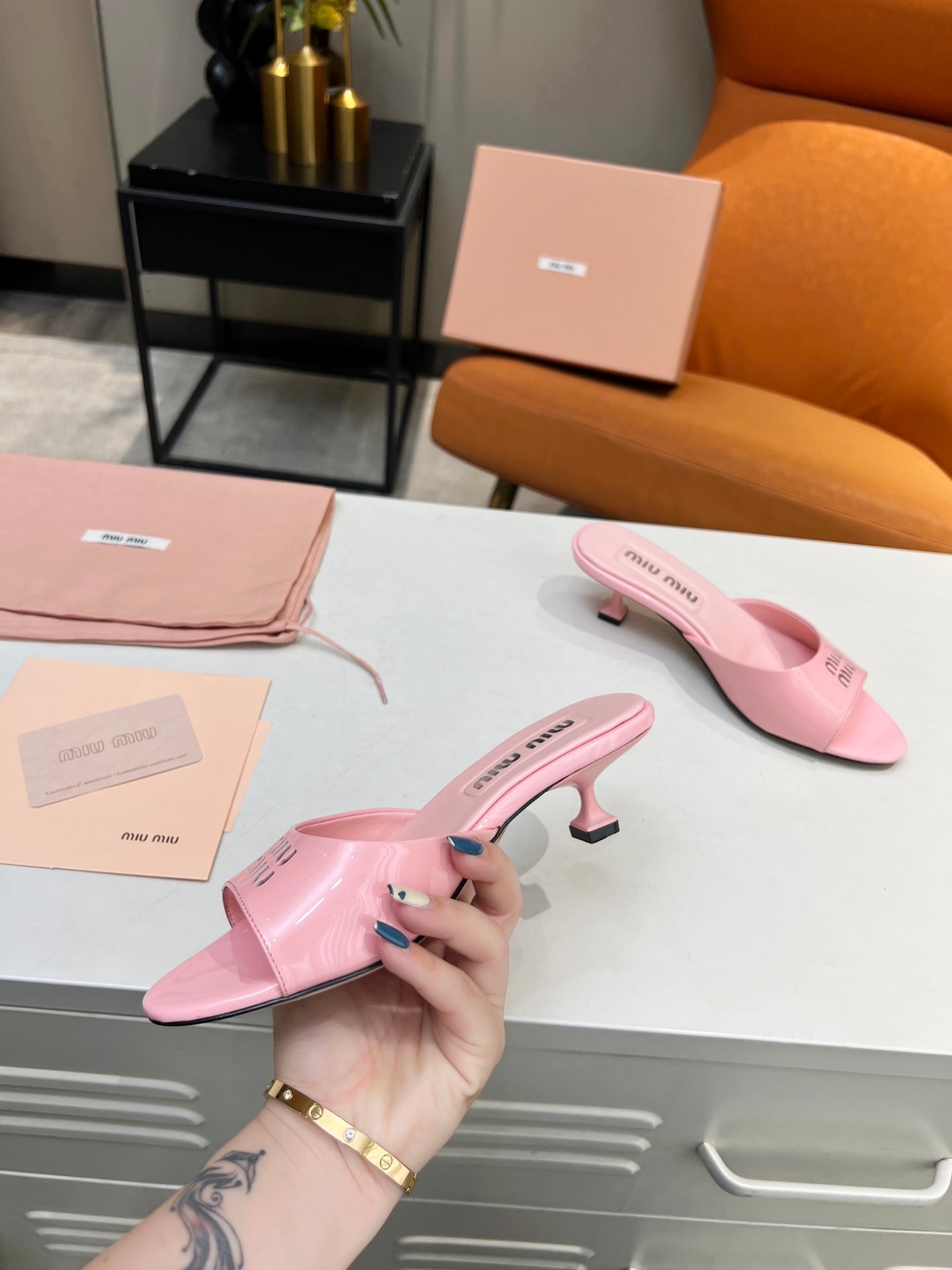 Mi leather slippers