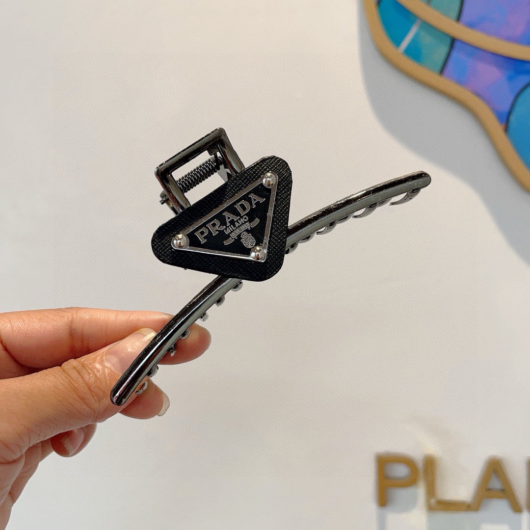 P hair clips