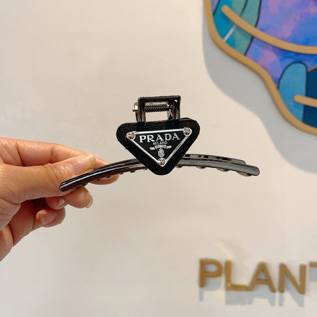 P hair clips