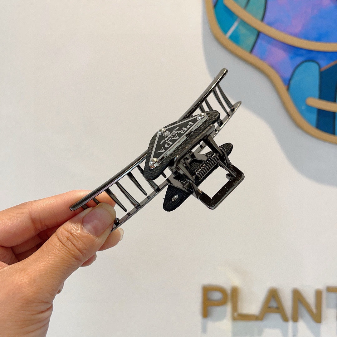 P hair clips