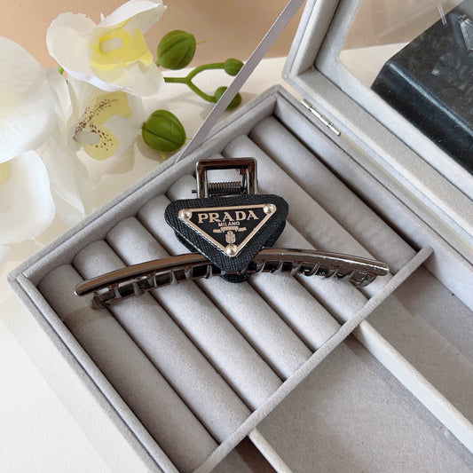 P hair clips
