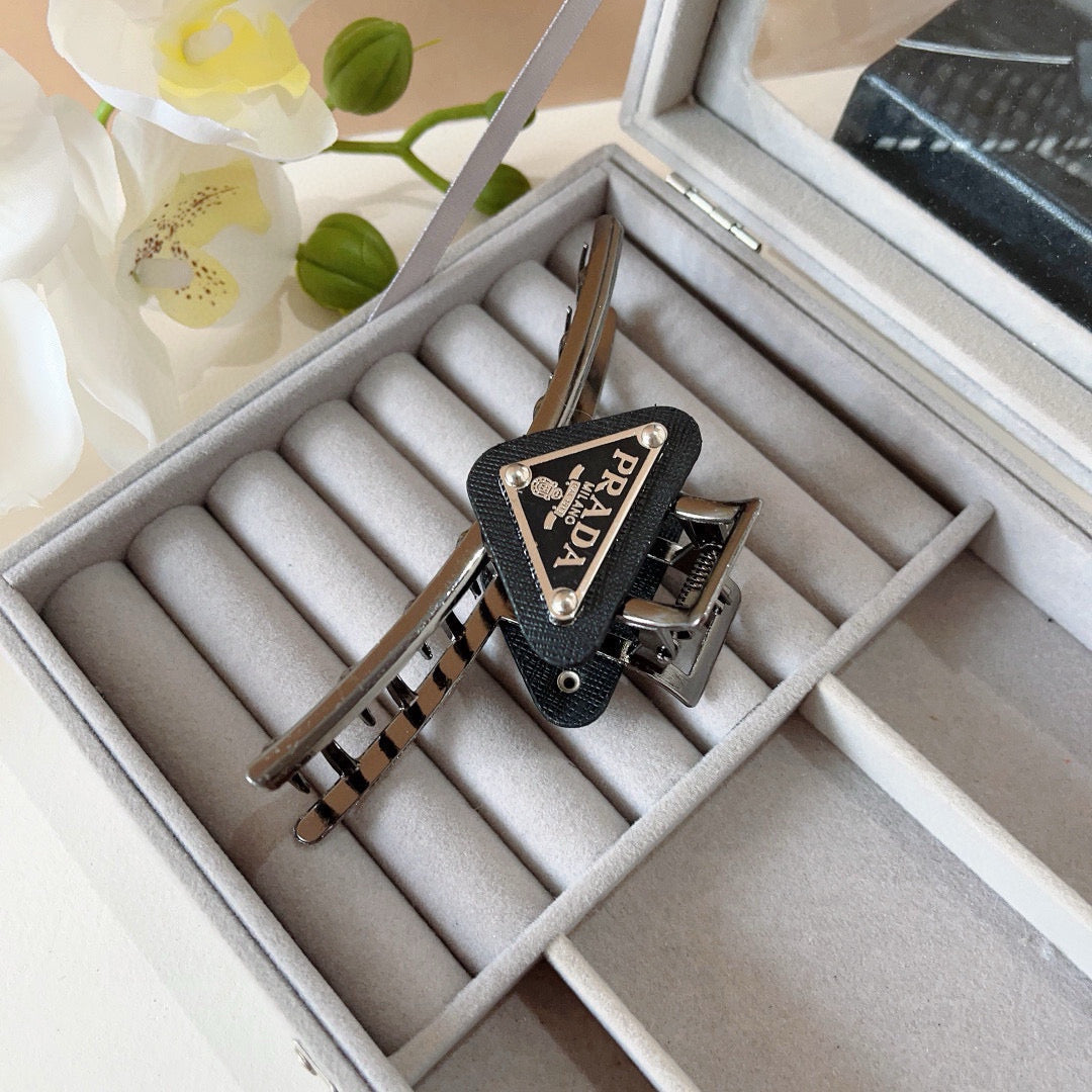 P hair clips