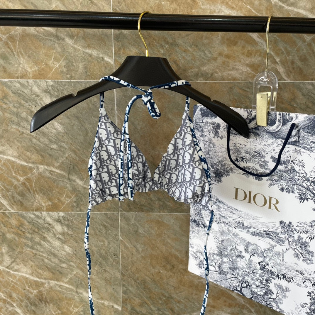 D swimsuit