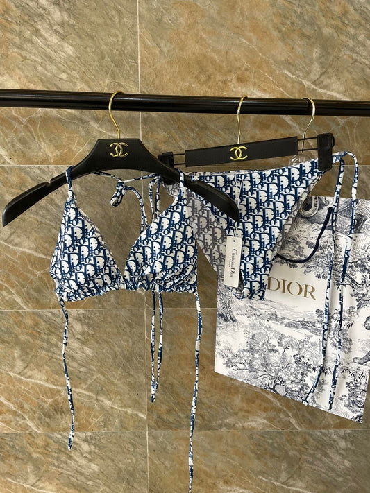 D swimsuit