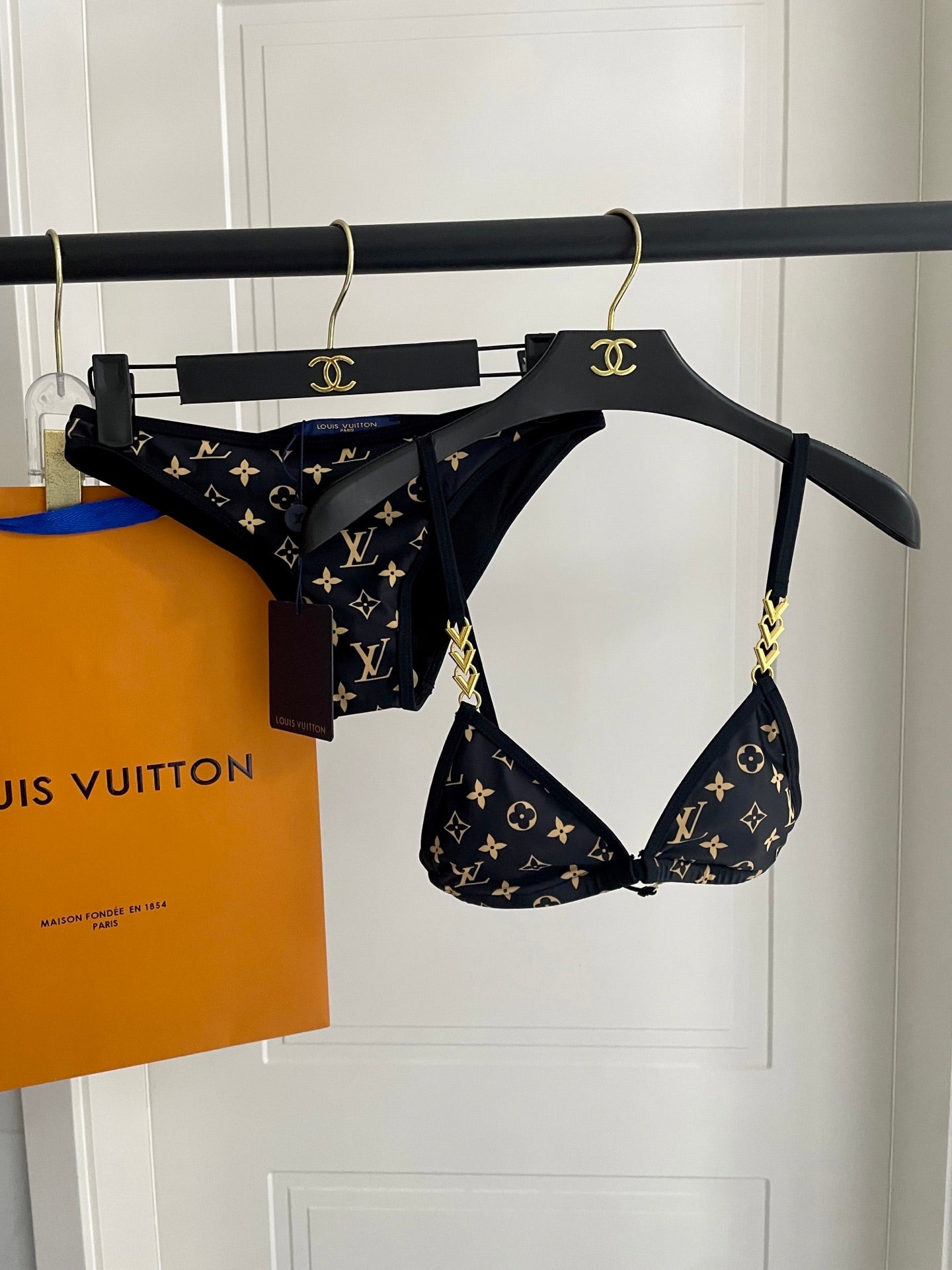 L swimsuit