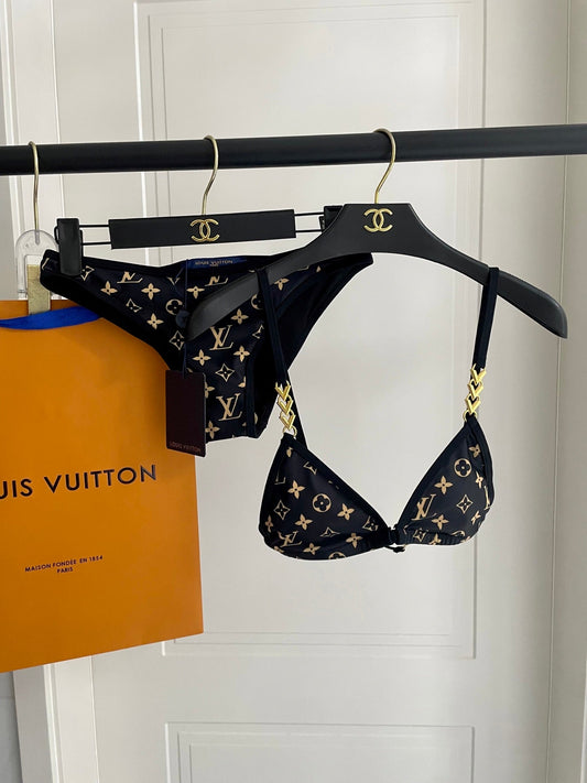 L swimsuit