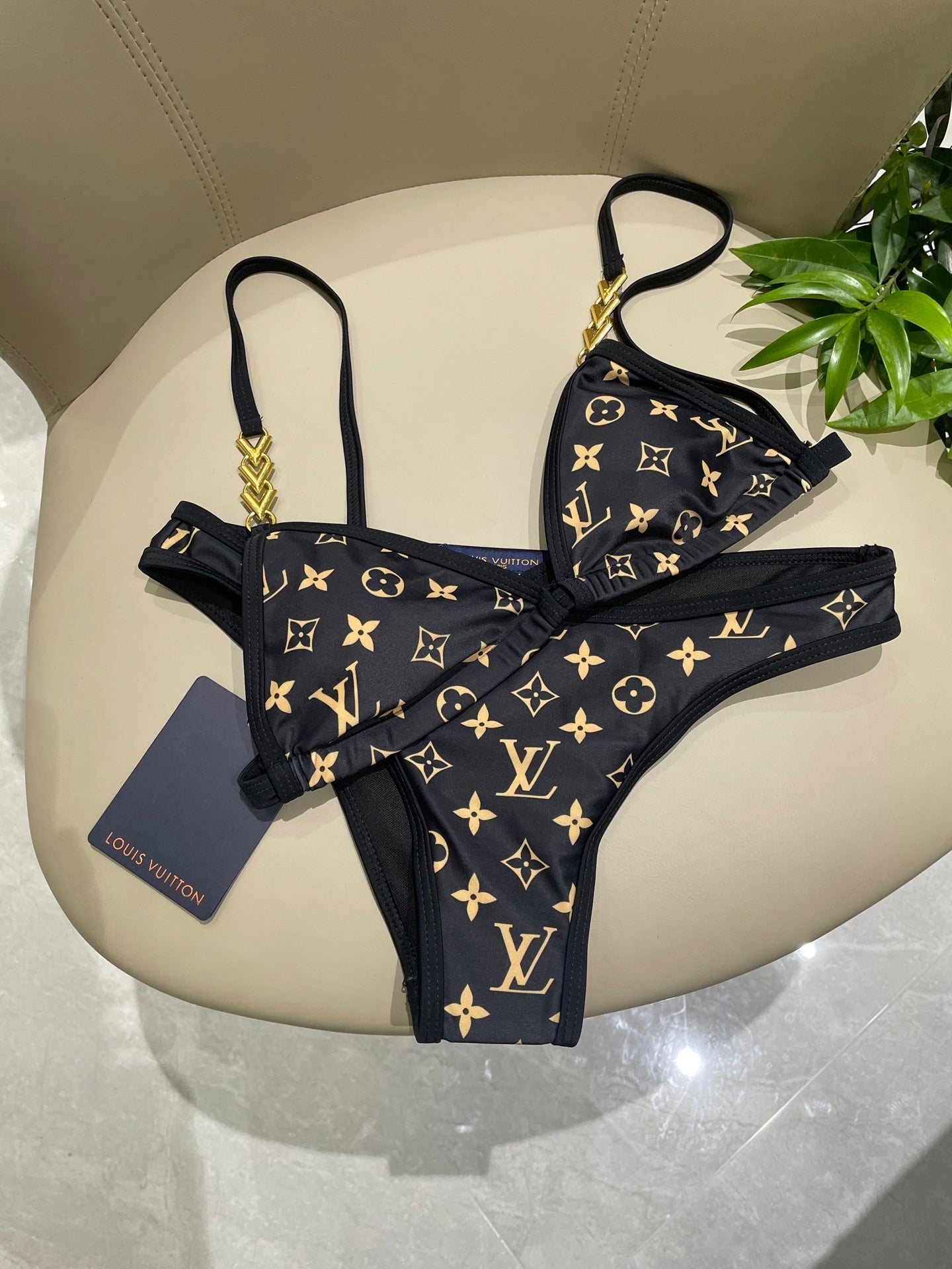 L swimsuit