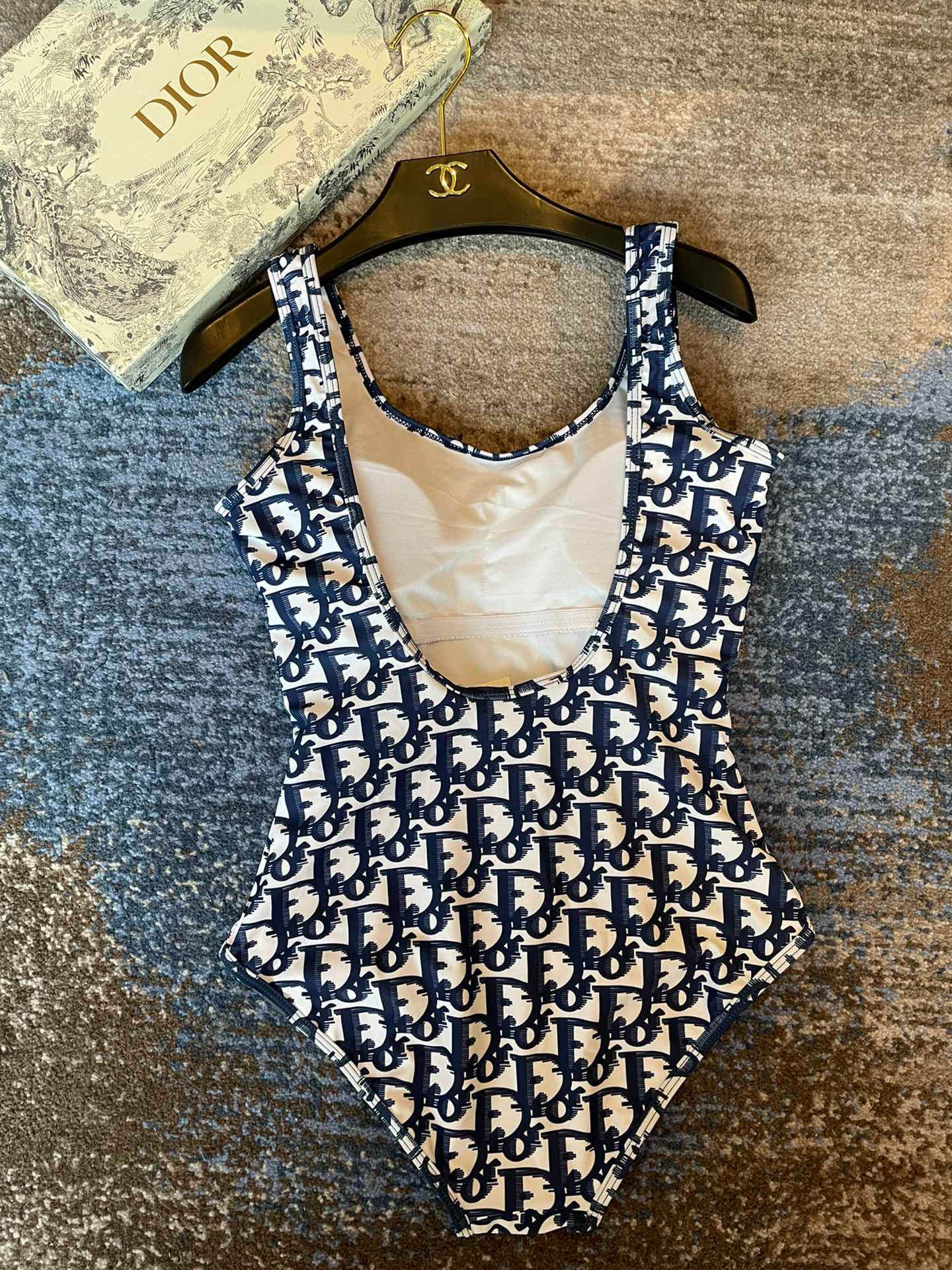 D swimsuit