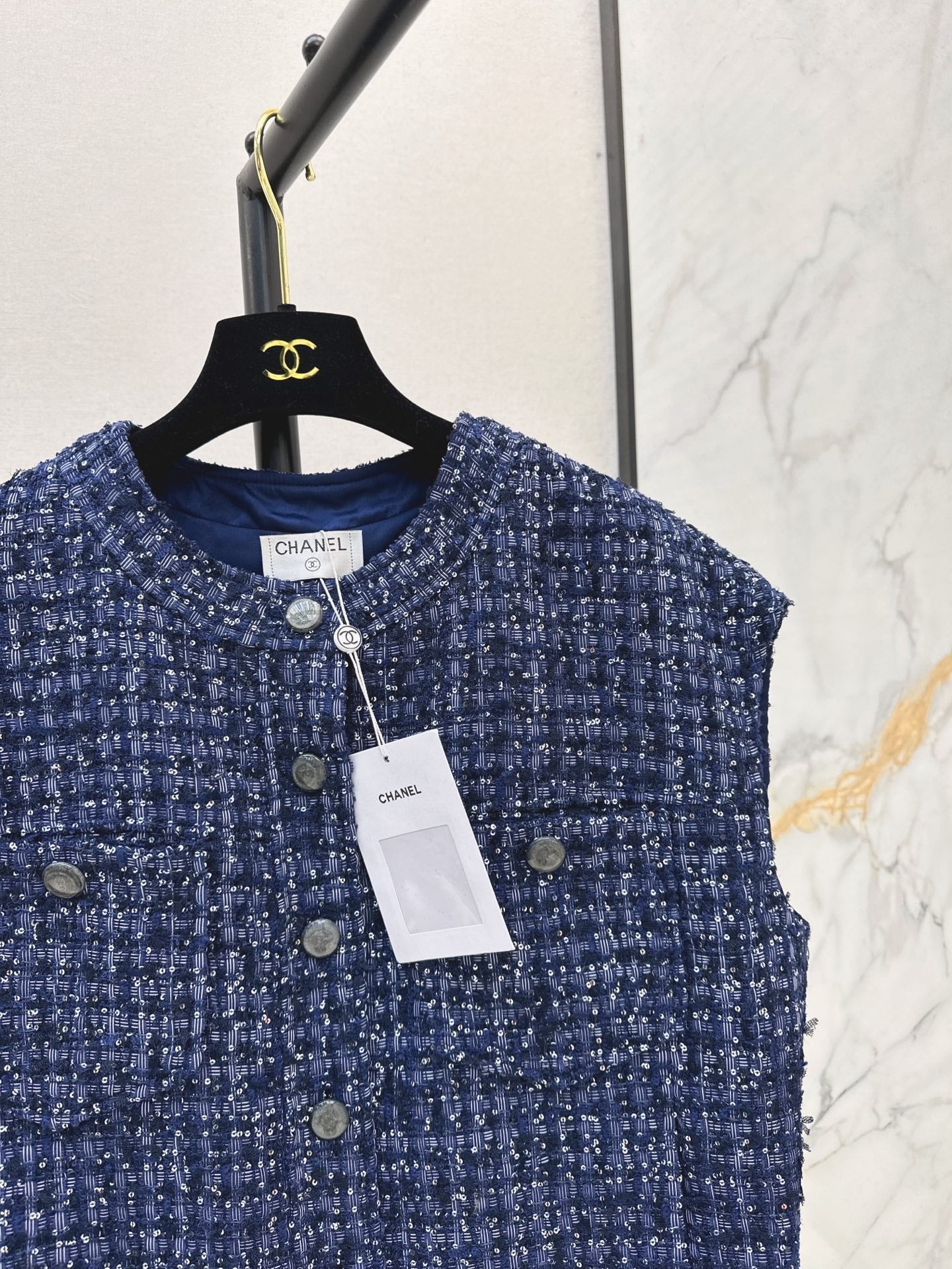 ch 25ss woven vest