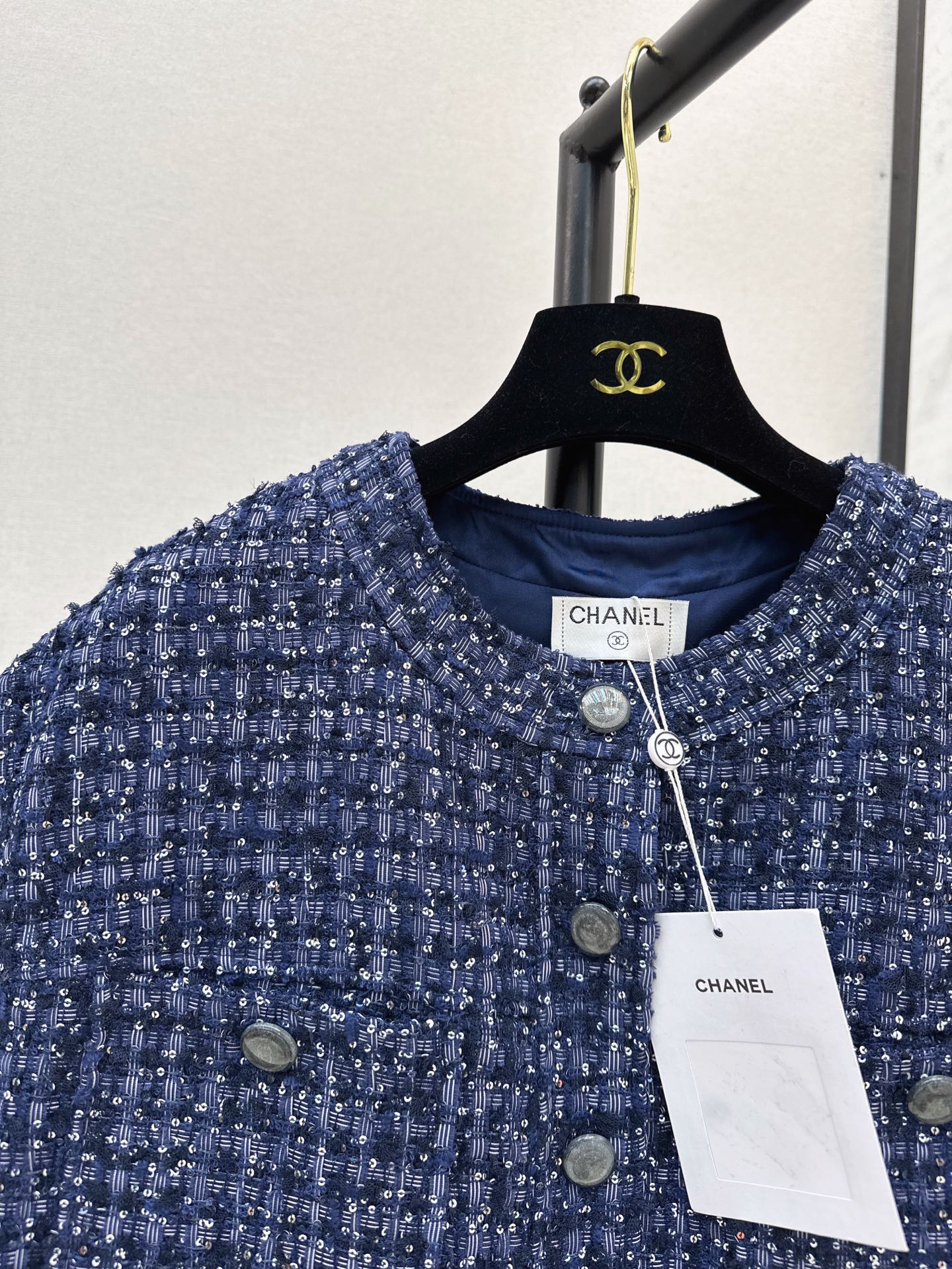 ch 25ss woven vest