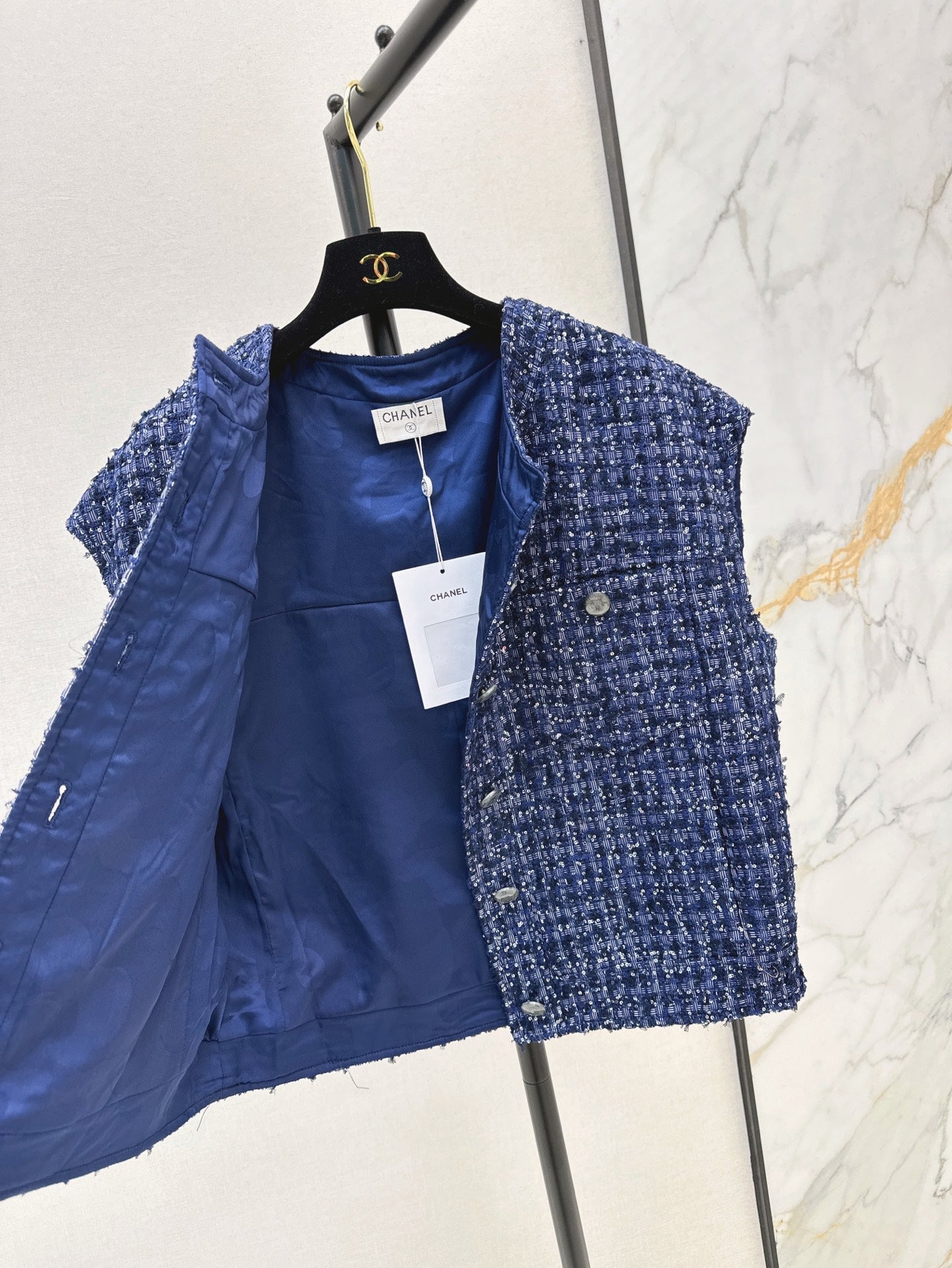 ch 25ss woven vest